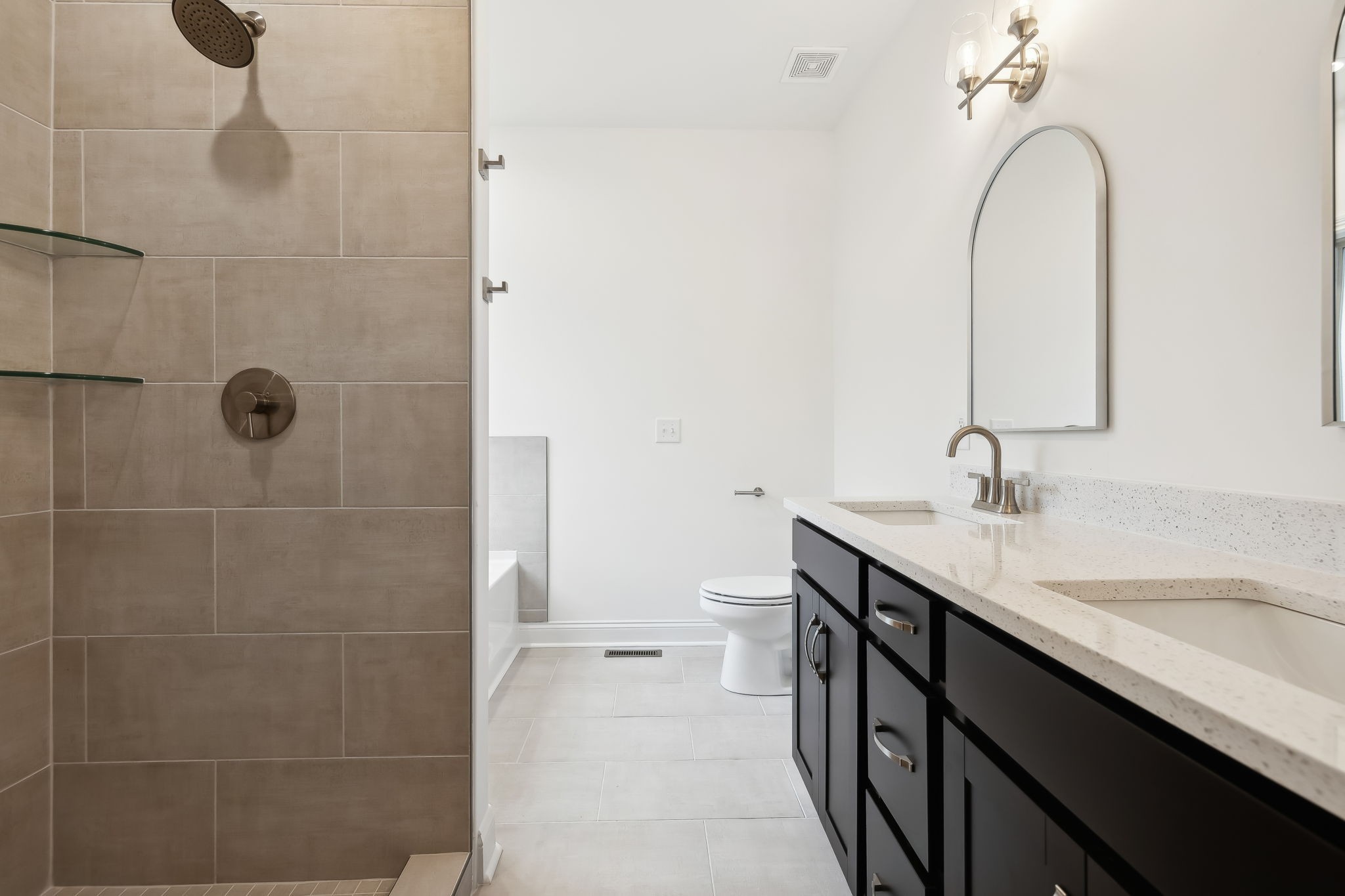 Clarksville, Tennessee, 37043, United States, 4 Bedrooms Bedrooms, ,4 BathroomsBathrooms,Residential,For Sale,2005810