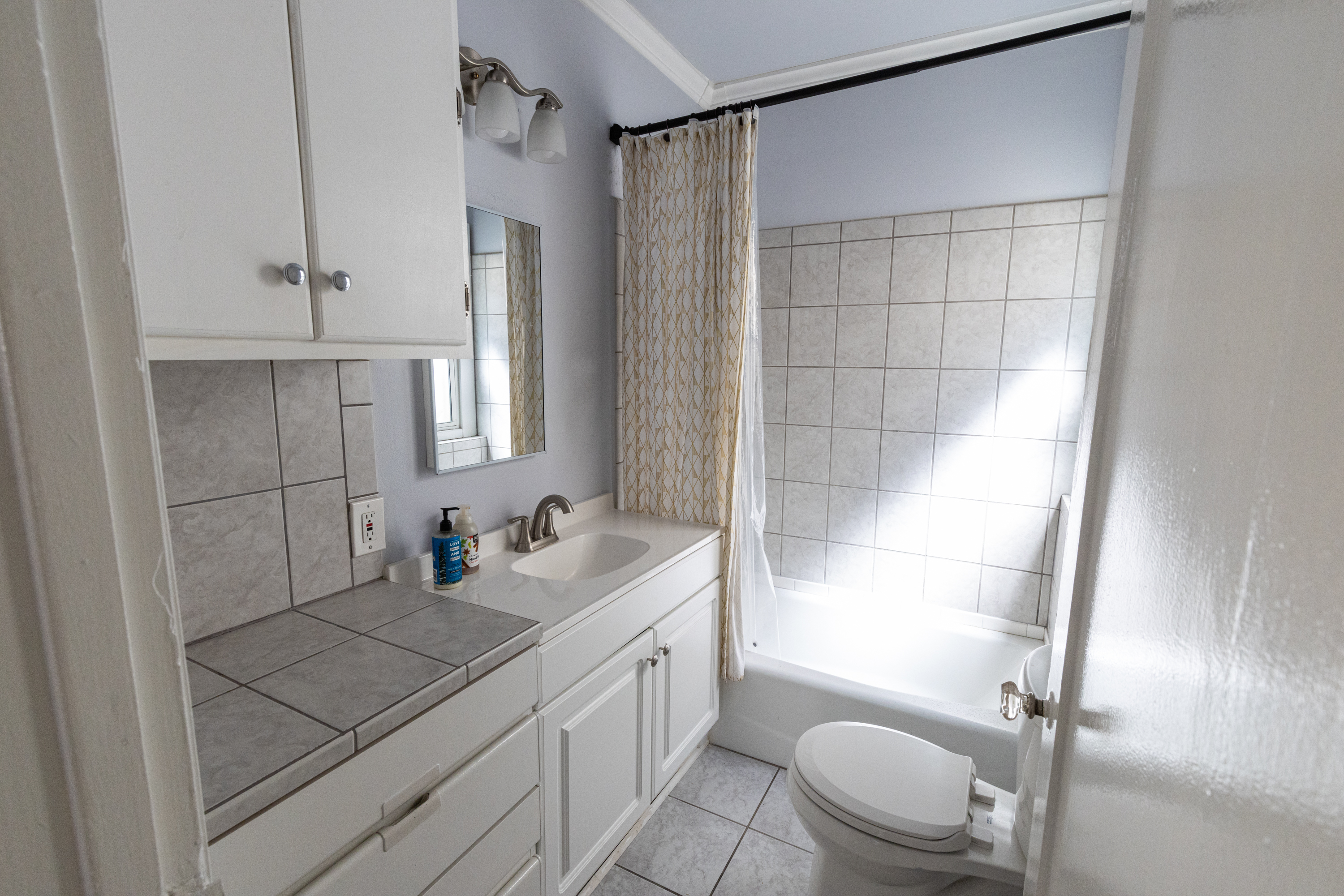 Los Angeles, California, 90019, United States, 8 Bedrooms Bedrooms, ,4 BathroomsBathrooms,Residential,For Sale,1974738