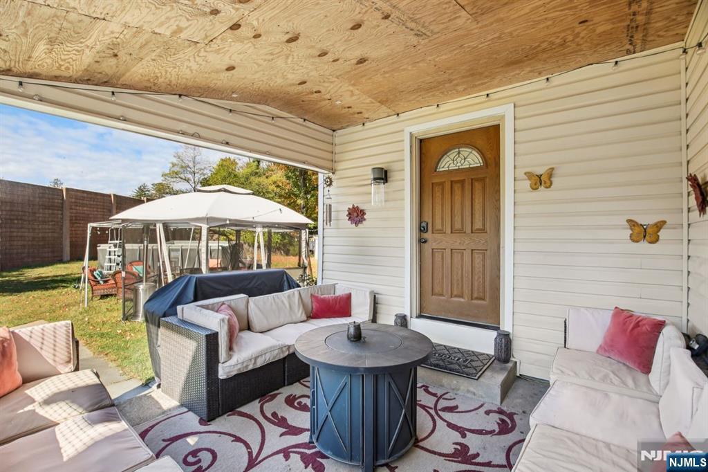 Ridgewood, New Jersey, 07450, United States, 3 Bedrooms Bedrooms, ,2 BathroomsBathrooms,Residential,For Sale,1988211