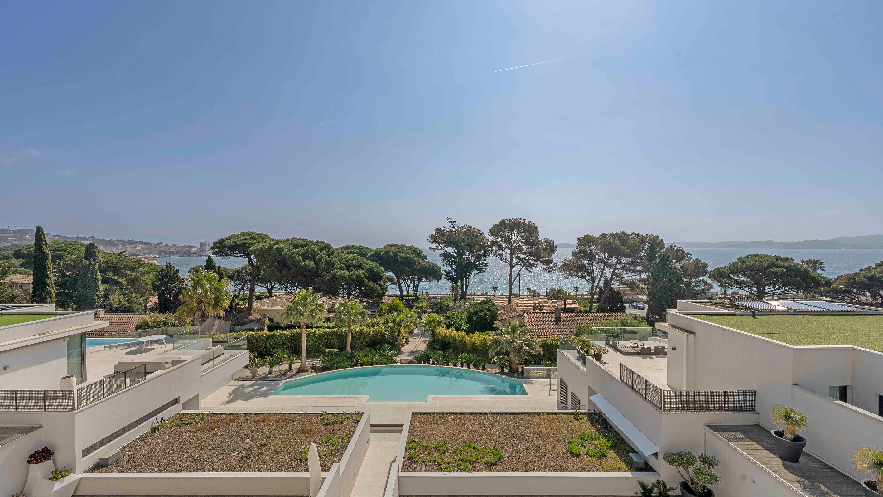  Sainte-Maxime seafront apartment 2 bedroom panoramic sea view pool garages near… - 物件實景