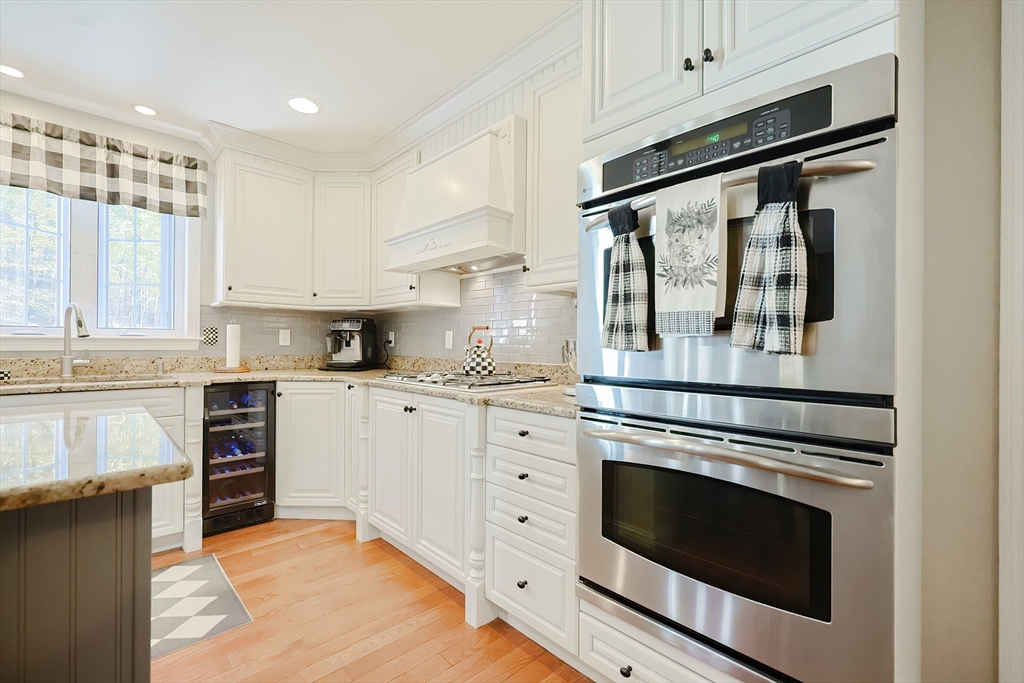 Northbridge, Massachusetts, 01534, United States, 4 Bedrooms Bedrooms, ,2 BathroomsBathrooms,Residential,For Sale,1977320