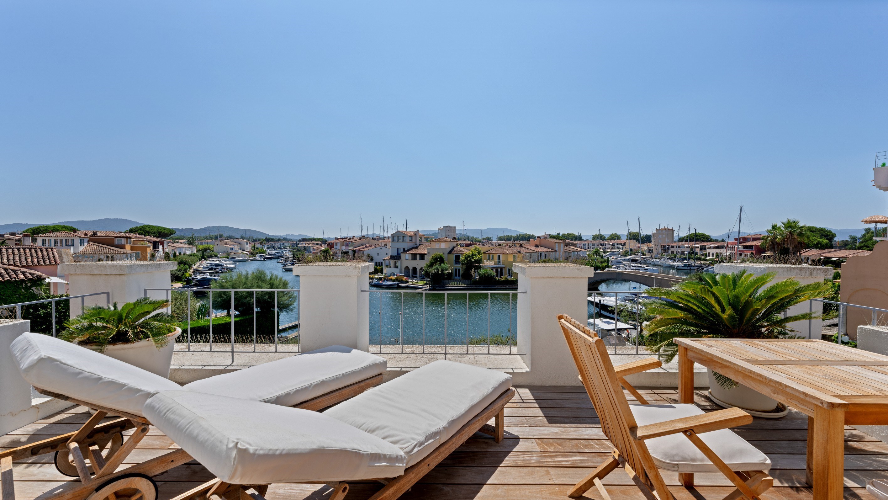  Port Grimaud, 538 sqm waterfront residence with pool and two private 24 metre m… - 物件實景