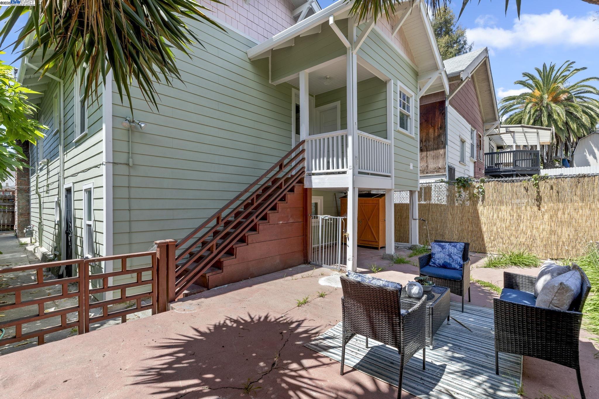 Oakland, California, 94606, United States, 3 Bedrooms Bedrooms, ,2 BathroomsBathrooms,Residential,For Sale,1839089