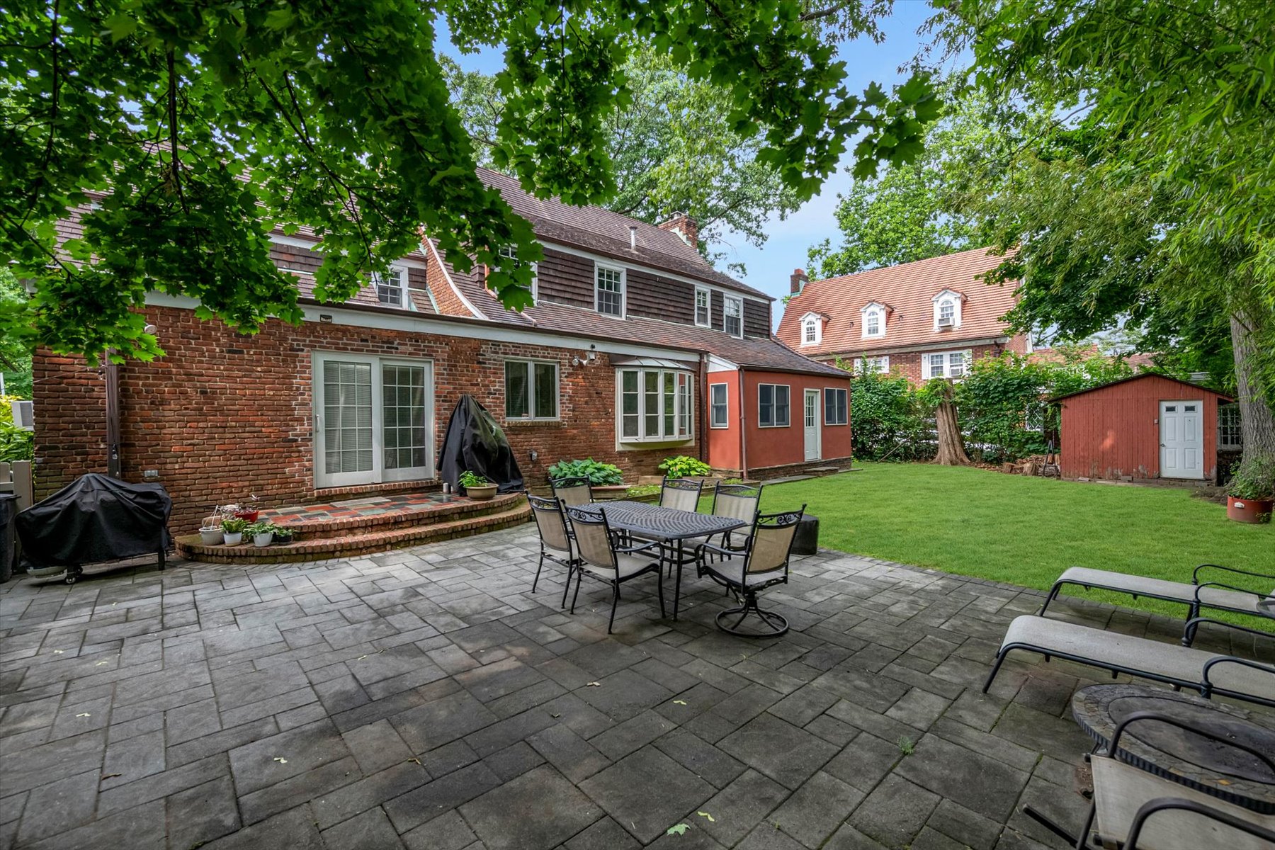  “DETACHED BRICK AND STONE HOME IN FOREST HILLS GARDENS? - 物件實景