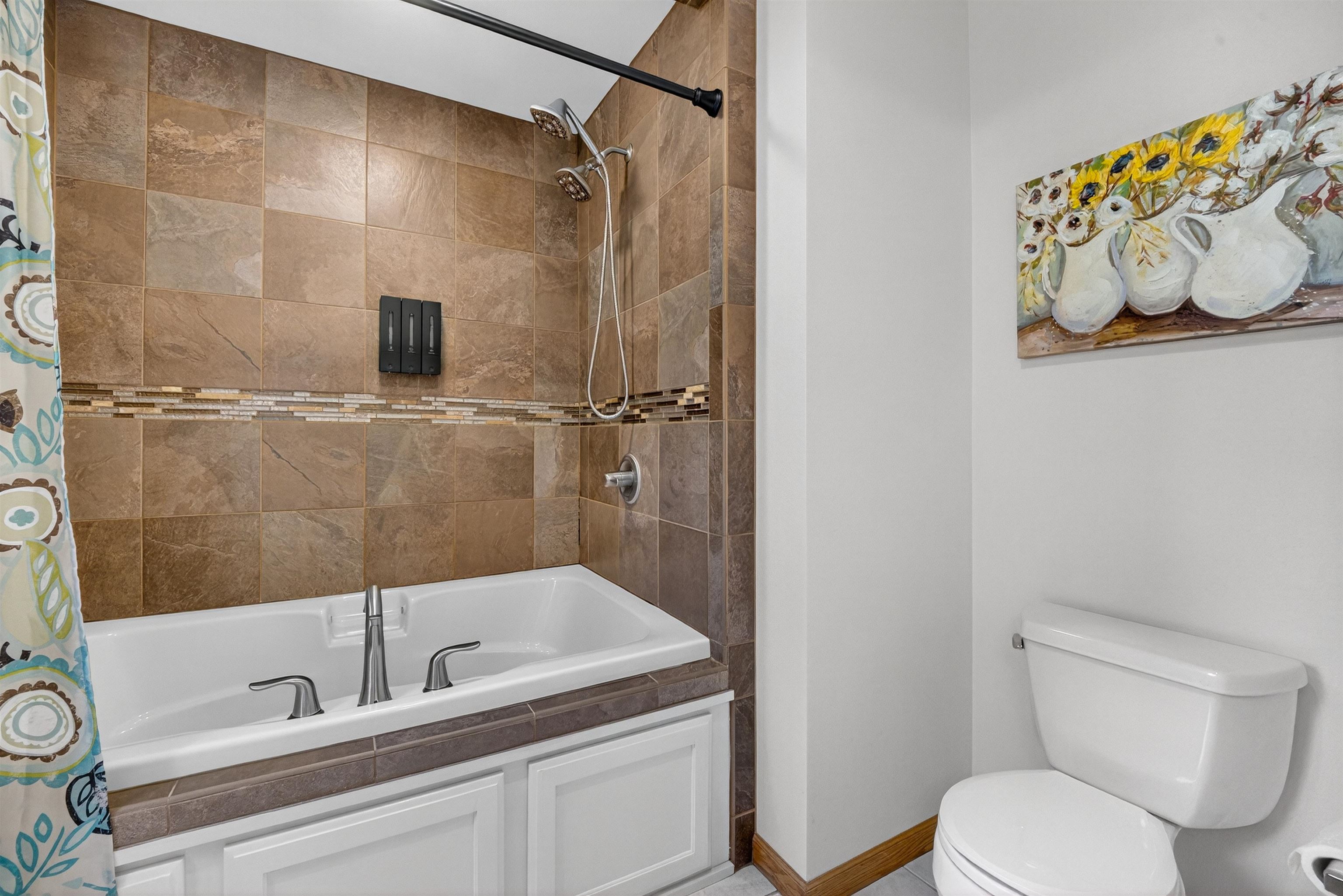 NEW LONDON, Wisconsin, 54961, United States, 3 Bedrooms Bedrooms, ,4 BathroomsBathrooms,Residential,For Sale,1996167