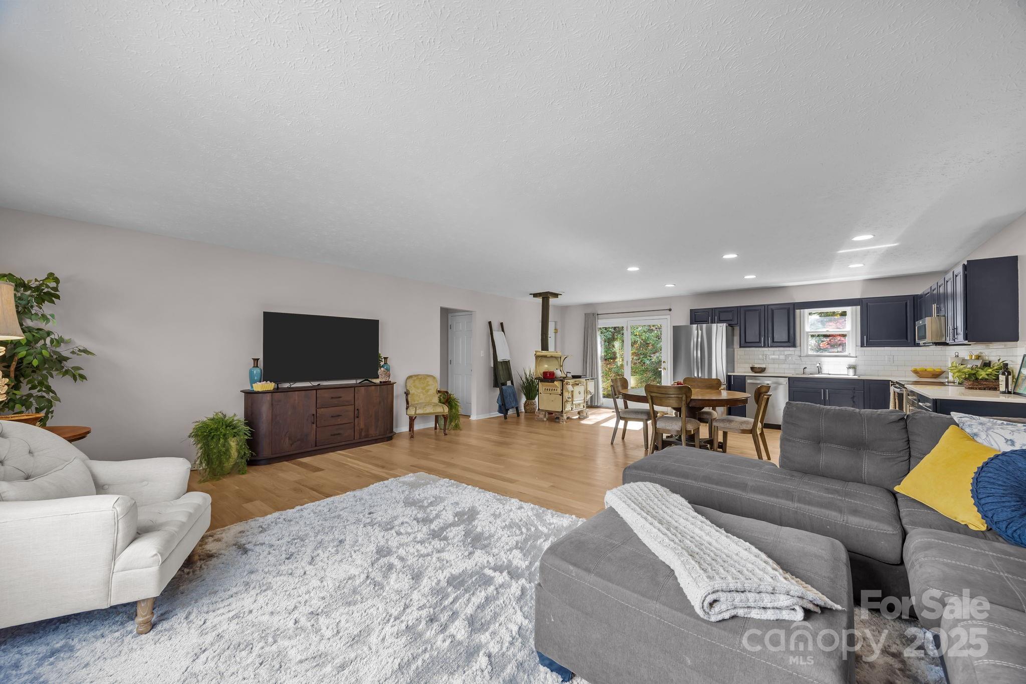 Fairview, North Carolina, 28730, United States, 3 Bedrooms Bedrooms, ,2 BathroomsBathrooms,Residential,For Sale,1990315