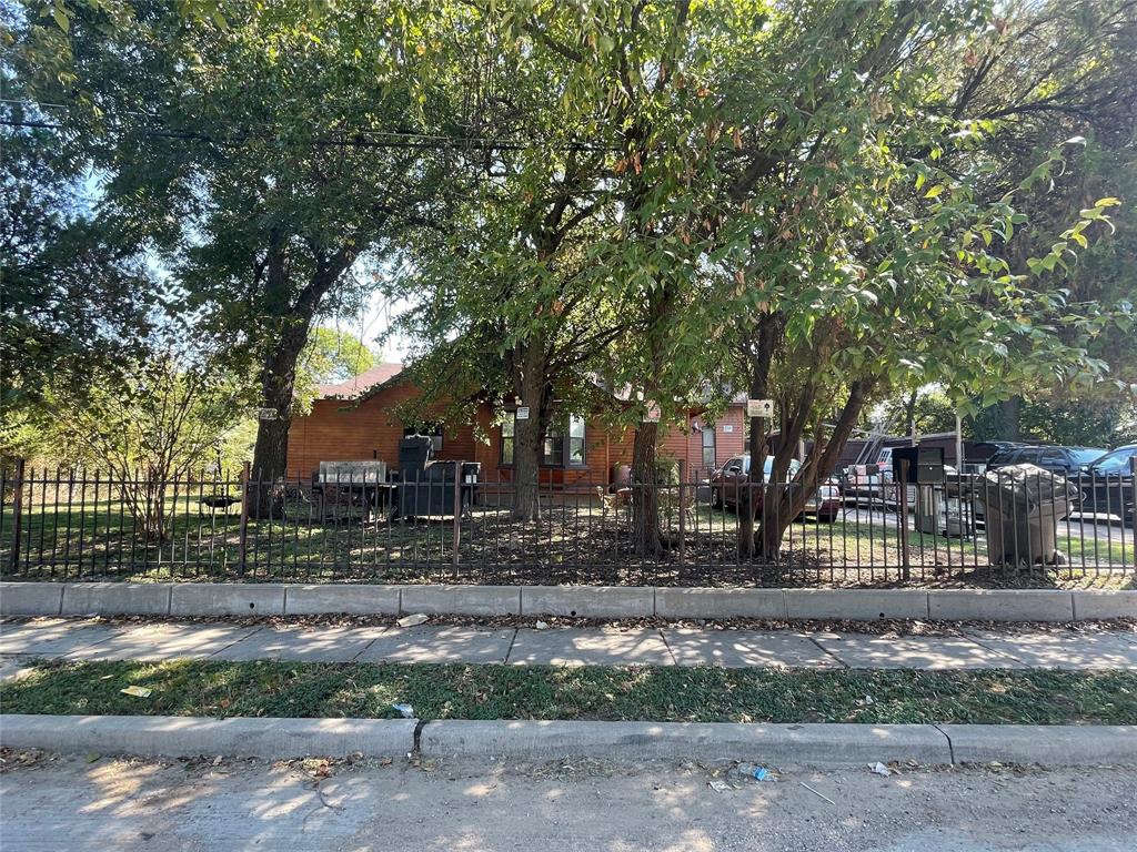 Dallas, Texas, 75216, United States, 5 Bedrooms Bedrooms, ,1 BathroomBathrooms,Residential,For Sale,1851702