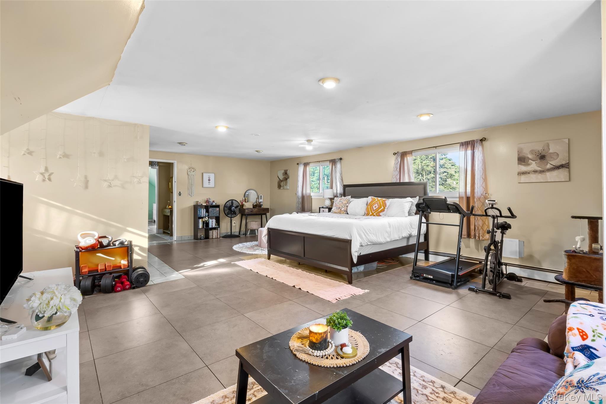 Farmingville, New York, 11738, United States, 4 Bedrooms Bedrooms, ,2 BathroomsBathrooms,Residential,For Sale,1928203