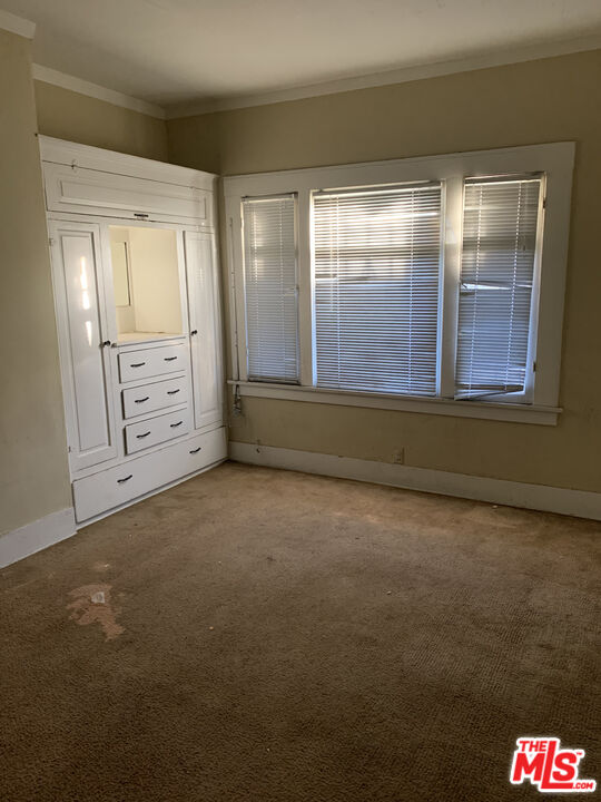 Los Angeles, California, 90037, United States, 4 Bedrooms Bedrooms, ,Residential,For Sale,2000883