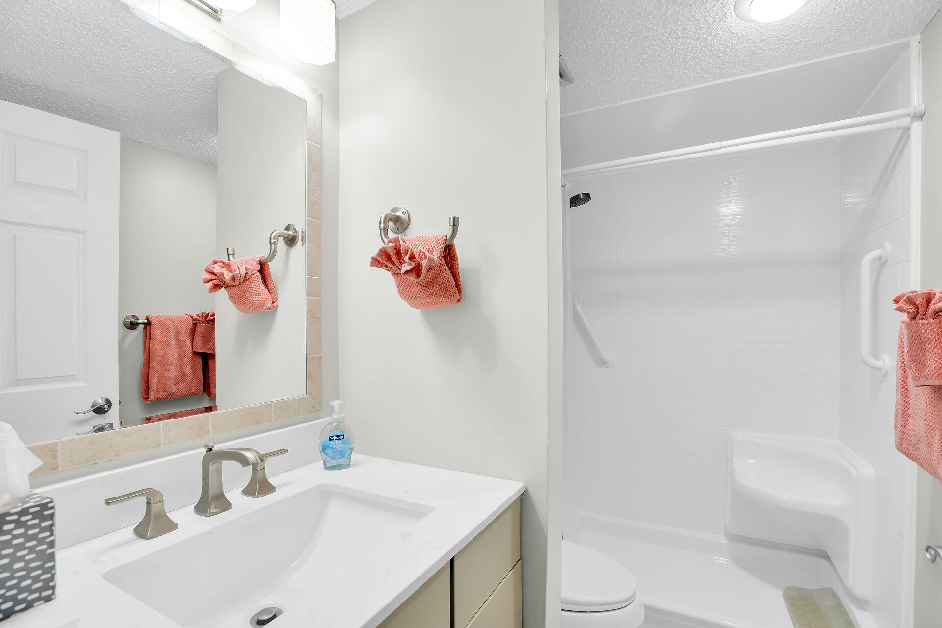 KEY COLONY, Florida, 33051, United States, 2 Bedrooms Bedrooms, ,2 BathroomsBathrooms,Residential,For Sale,1868619