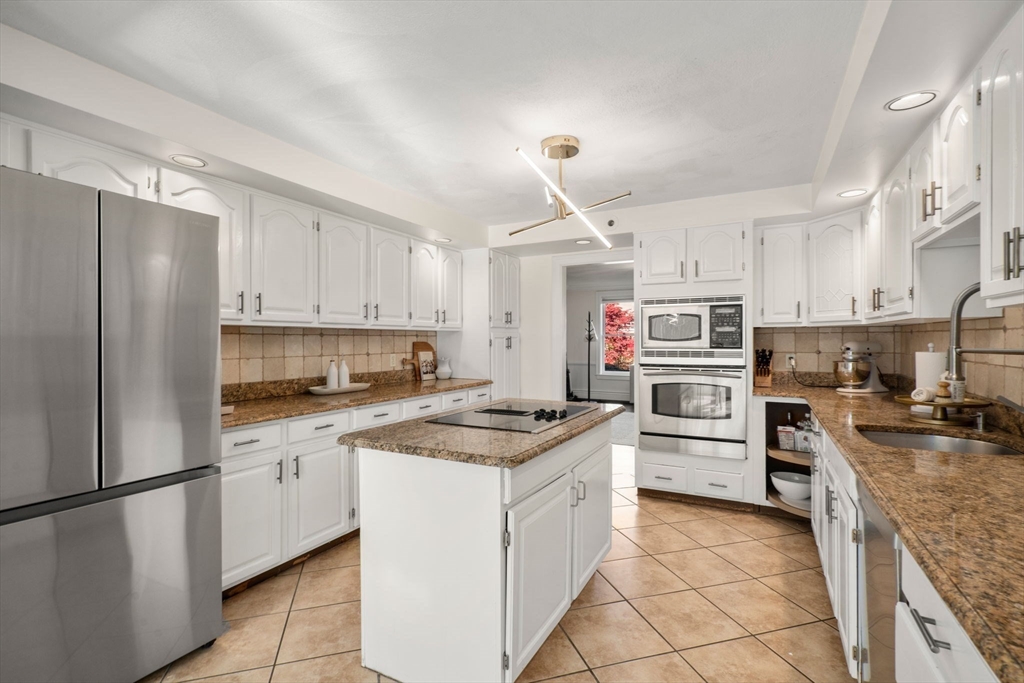 Walpole, Massachusetts, 02081, United States, 4 Bedrooms Bedrooms, ,4 BathroomsBathrooms,Residential,For Sale,1987866