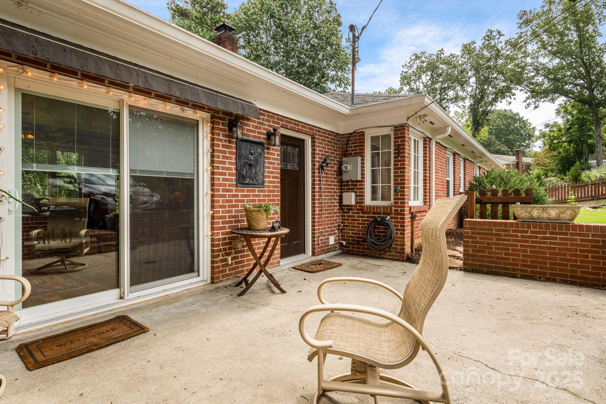 Asheville, North Carolina, 28804, United States, 3 Bedrooms Bedrooms, ,2 BathroomsBathrooms,Residential,For Sale,1916392