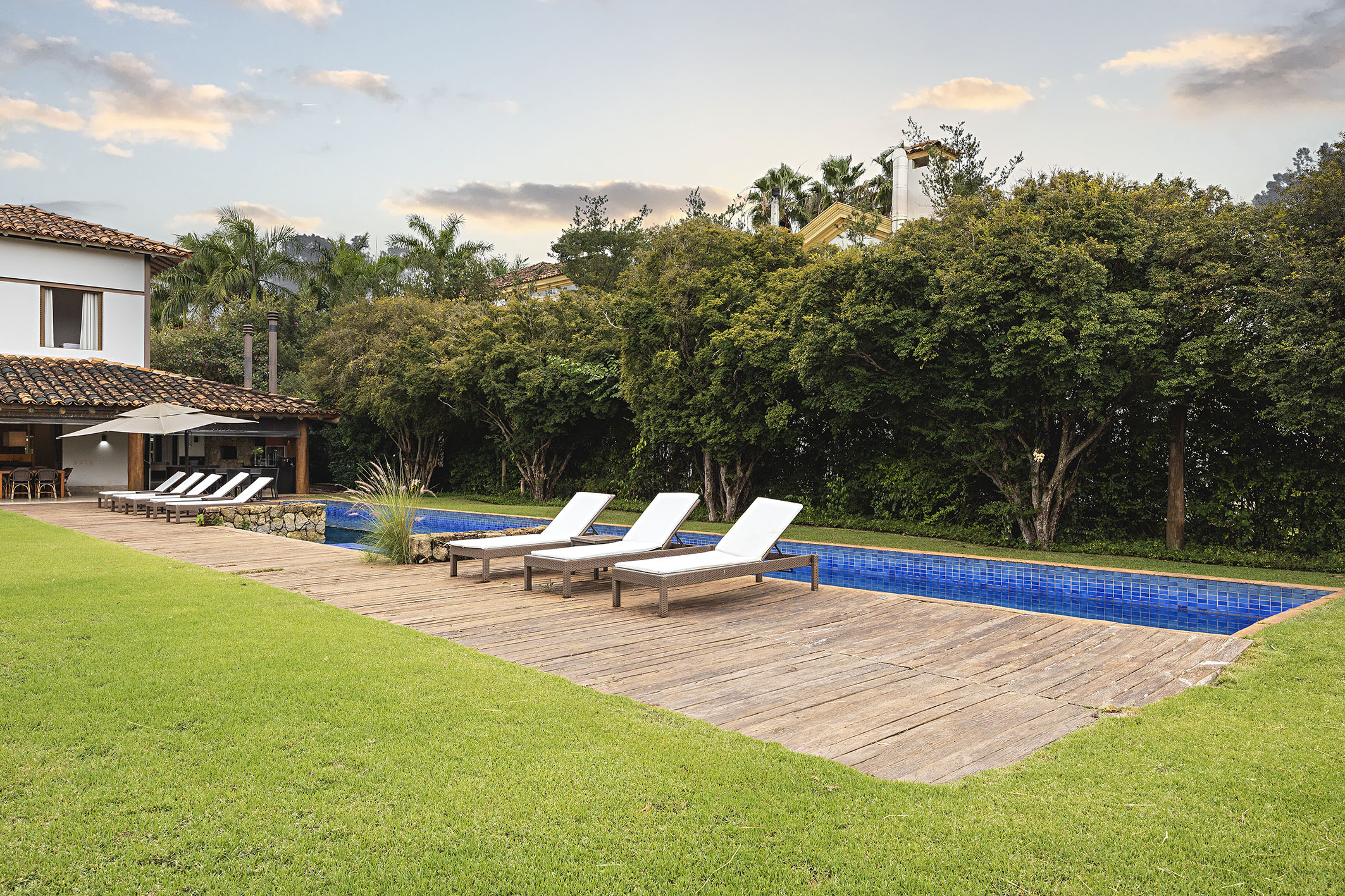  Farmhouse-Style Residence with Permanent Views of the Golf Course - 物件實景