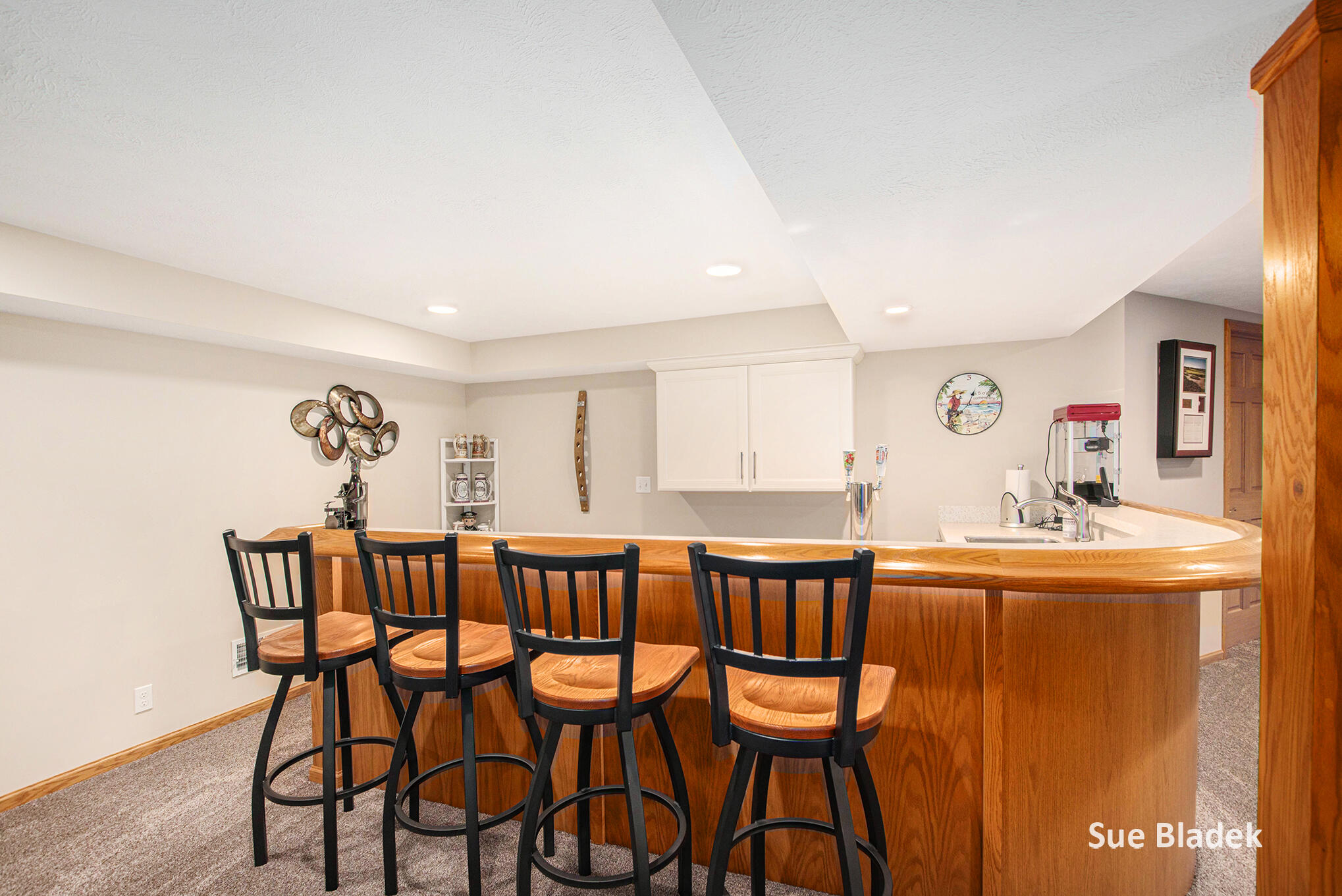 Holland, Michigan, 49424, United States, 3 Bedrooms Bedrooms, ,3 BathroomsBathrooms,Residential,For Sale,1989003