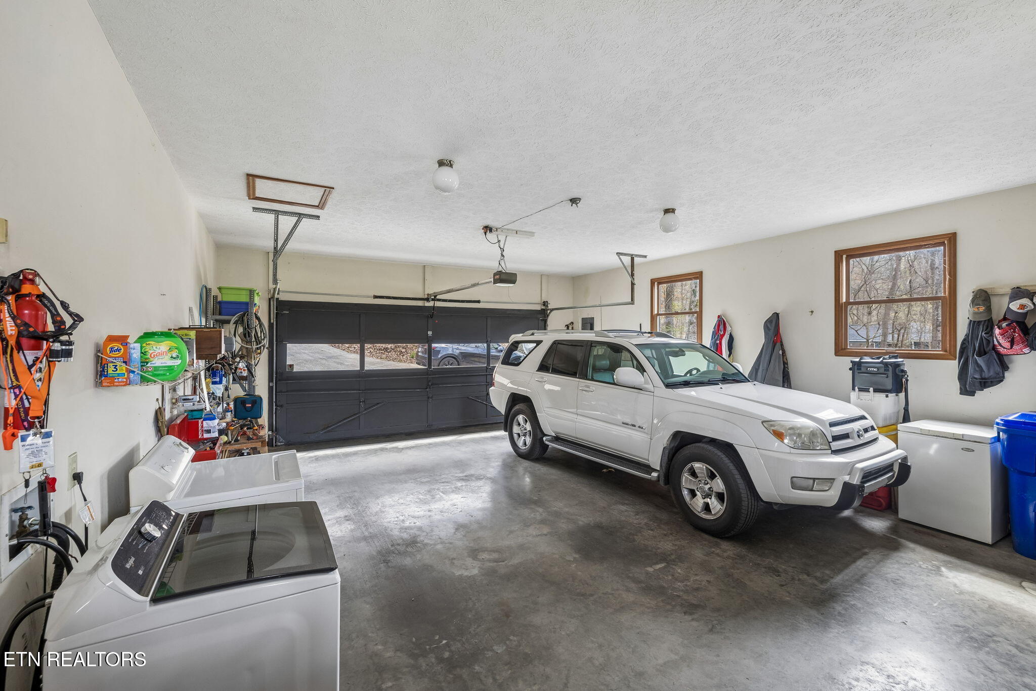 Kingston, Tennessee, 37763, United States, 3 Bedrooms Bedrooms, ,3 BathroomsBathrooms,Residential,For Sale,2013795