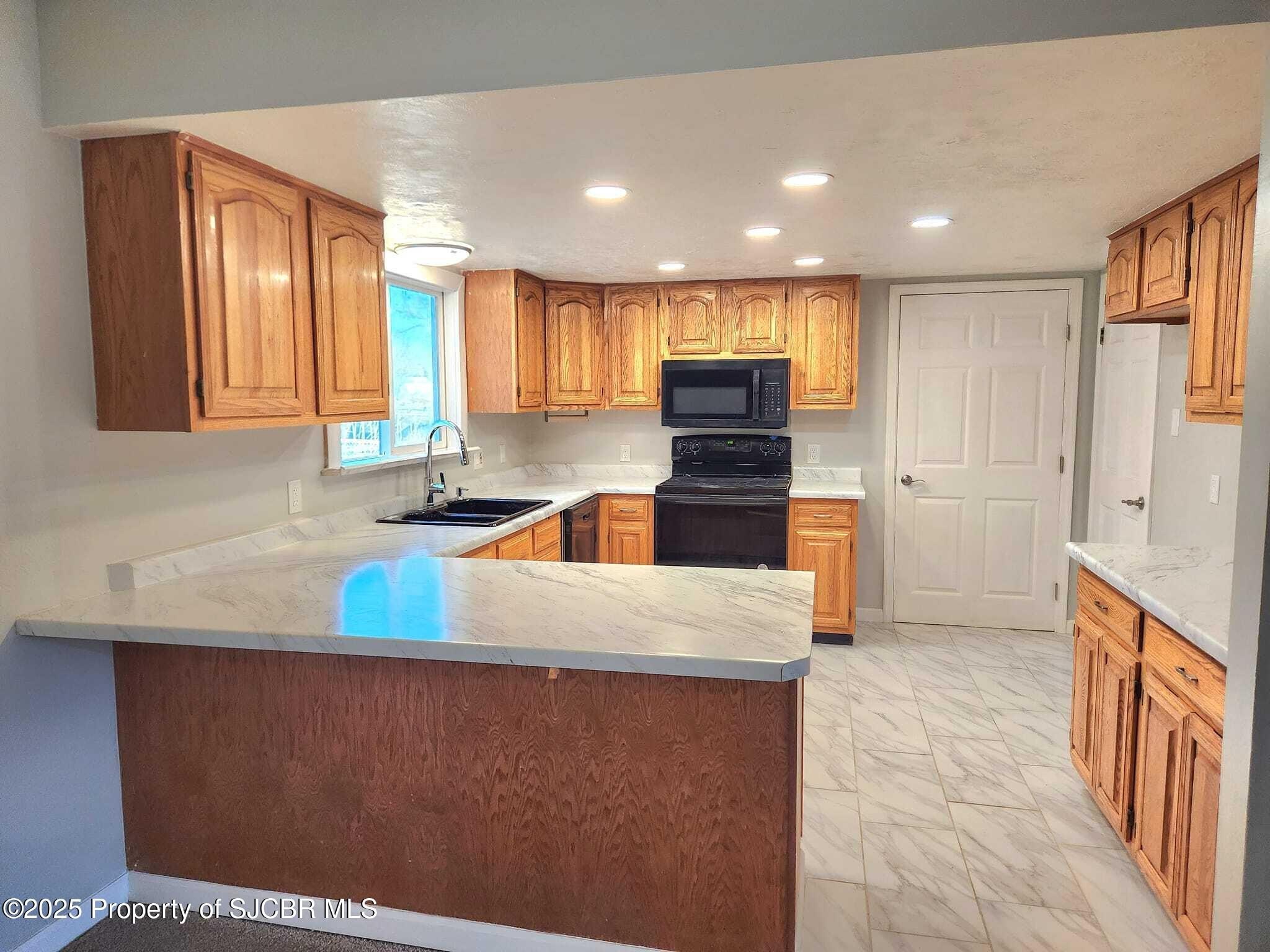 Flora Vista, New Mexico, 87415, United States, 5 Bedrooms Bedrooms, ,3 BathroomsBathrooms,Residential,For Sale,1926388