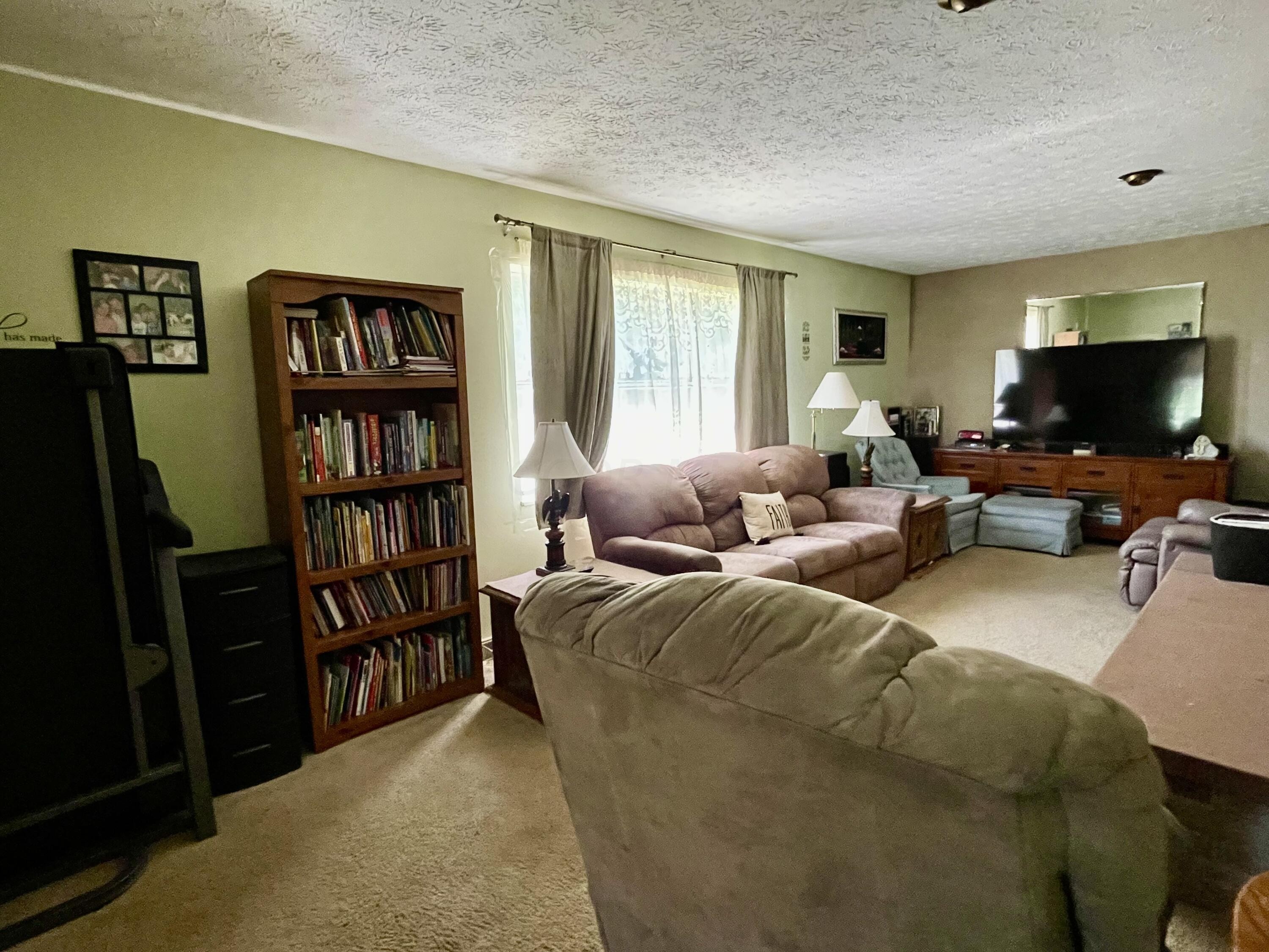 Granville, Ohio, 43023, United States, 3 Bedrooms Bedrooms, ,4 BathroomsBathrooms,Residential,For Sale,1937065