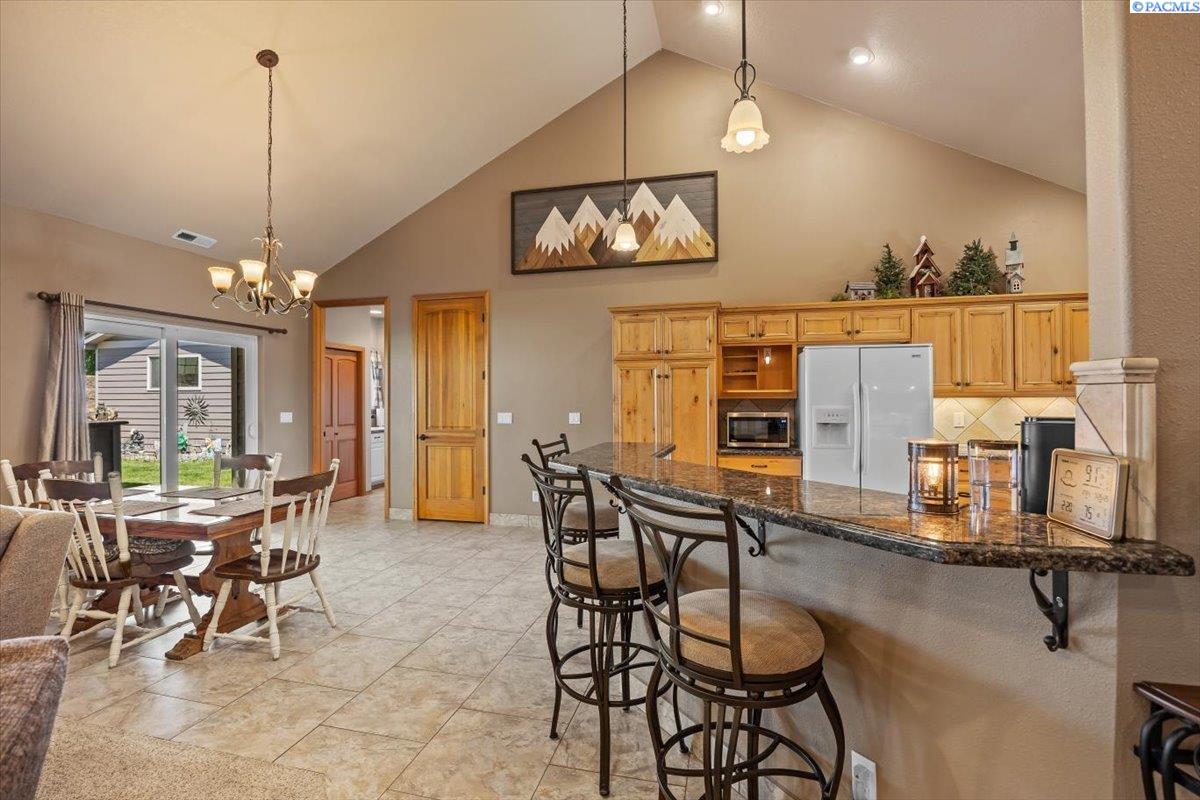 Richland, Washington, 99352, United States, 4 Bedrooms Bedrooms, ,2 BathroomsBathrooms,Residential,For Sale,1992938