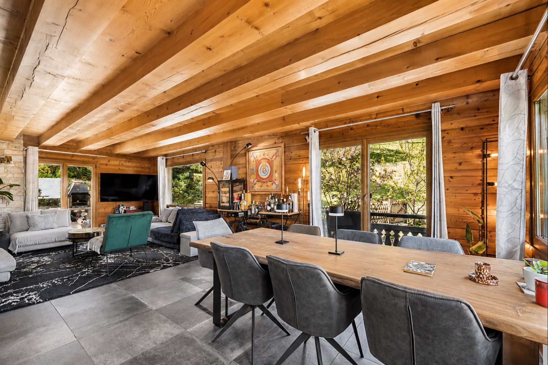  Beautifully renovated chalet with exceptional views - 物件實景