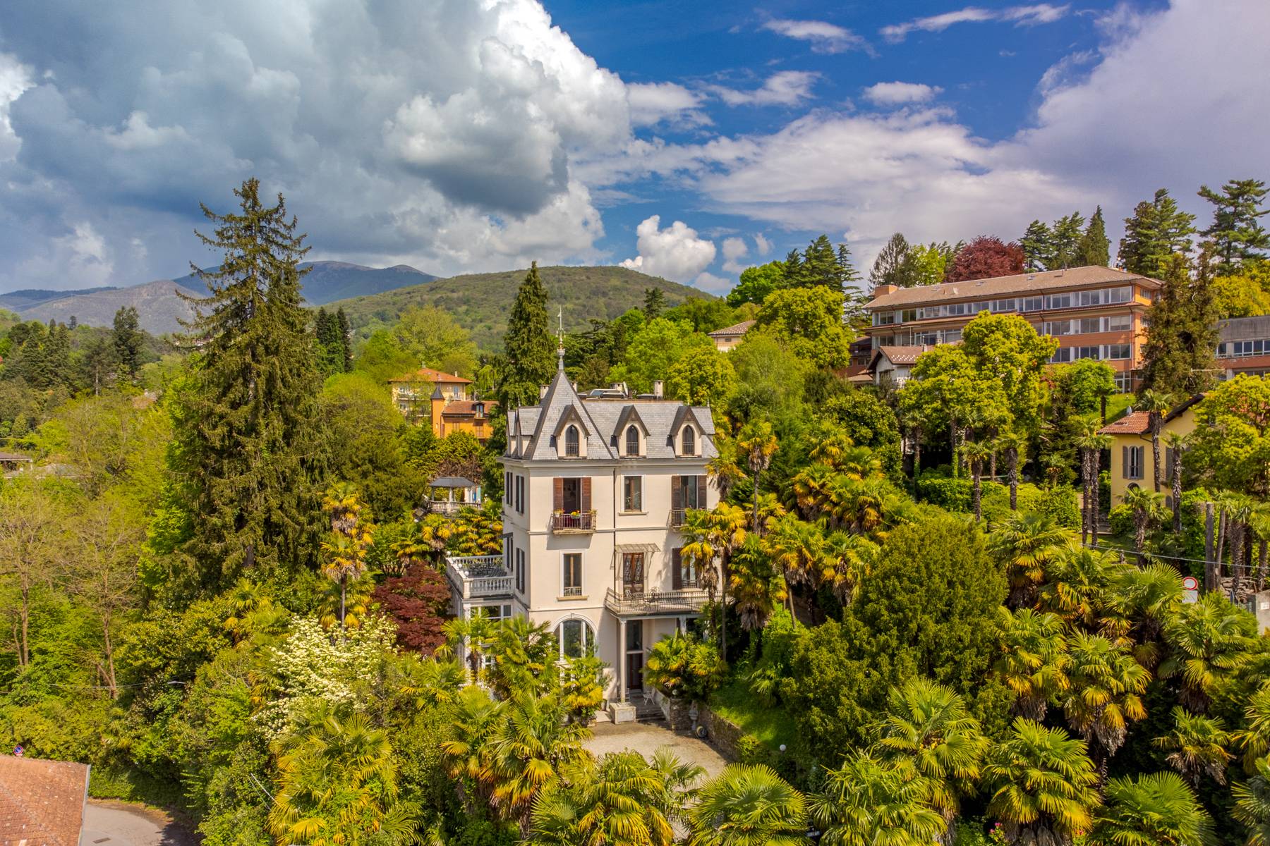 Luino, Varese, 21016, IT, 9 Bedrooms Bedrooms, ,10 BathroomsBathrooms,Residential,For Sale,1804075