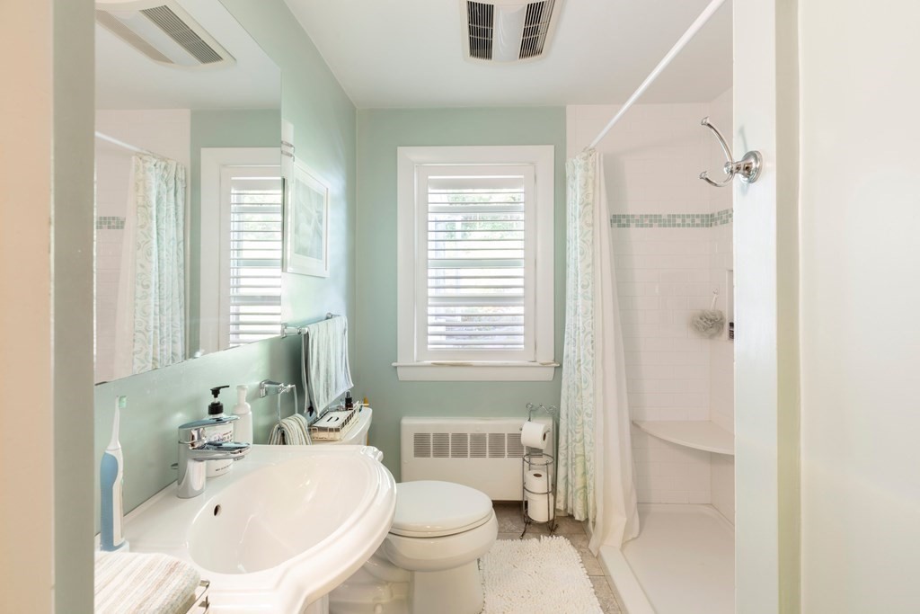 Waltham, Massachusetts, 02451, United States, 3 Bedrooms Bedrooms, ,2 BathroomsBathrooms,Residential,For Sale,1937304