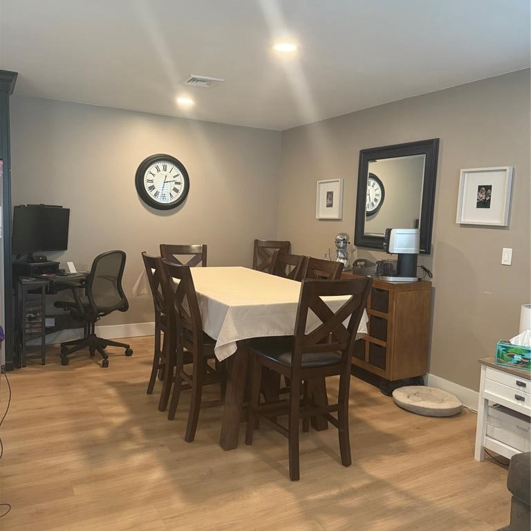 Ronkonkoma, New York, 11779, United States, 4 Bedrooms Bedrooms, ,2 BathroomsBathrooms,Residential,For Sale,1906484