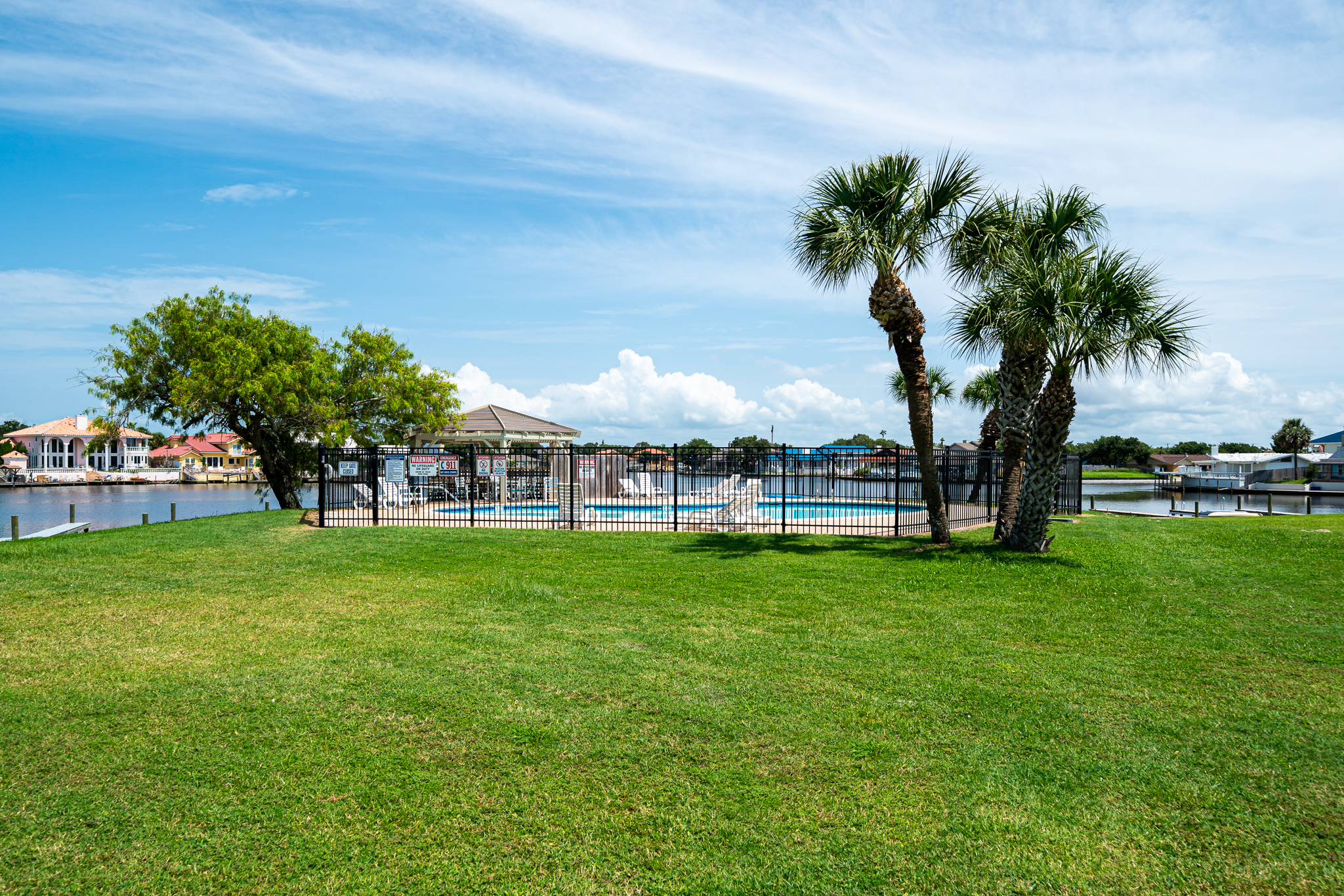  Resort-Style Waterfront Condo - 物件實景