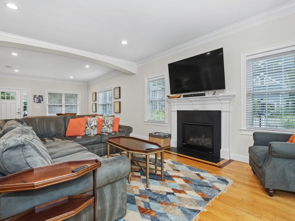 Waltham, Massachusetts, 02451, United States, 4 Bedrooms Bedrooms, ,5 BathroomsBathrooms,Residential,For Sale,1940187
