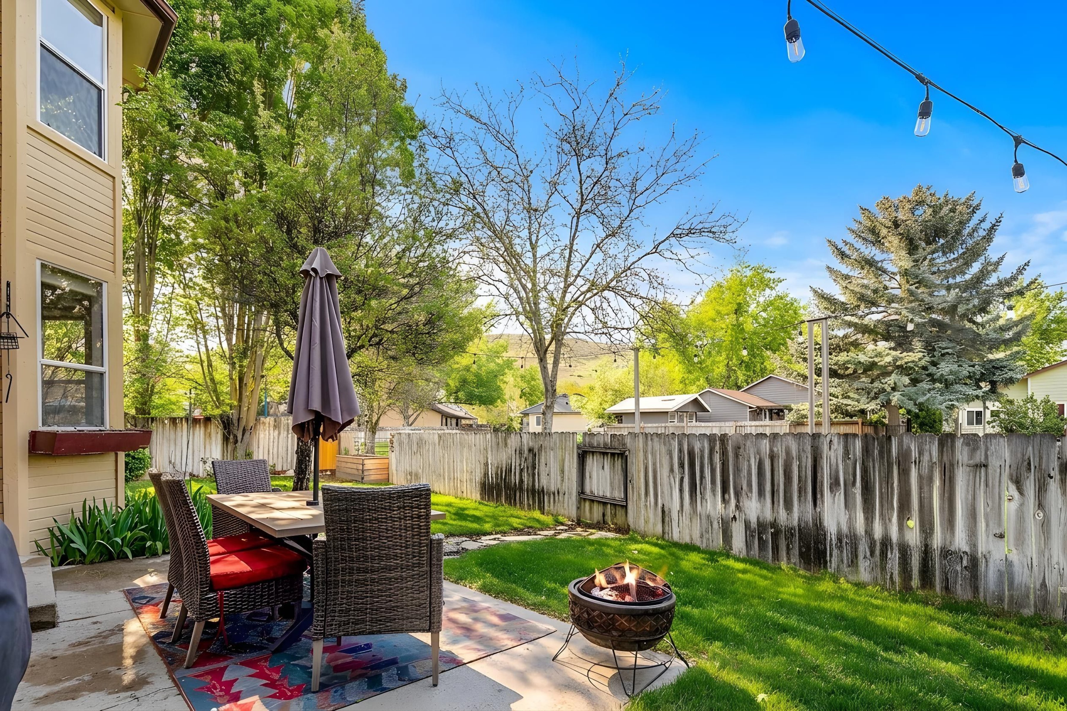  Spacious Updated Home Backs To Park With Scenic Foothills Views - 物件實景
