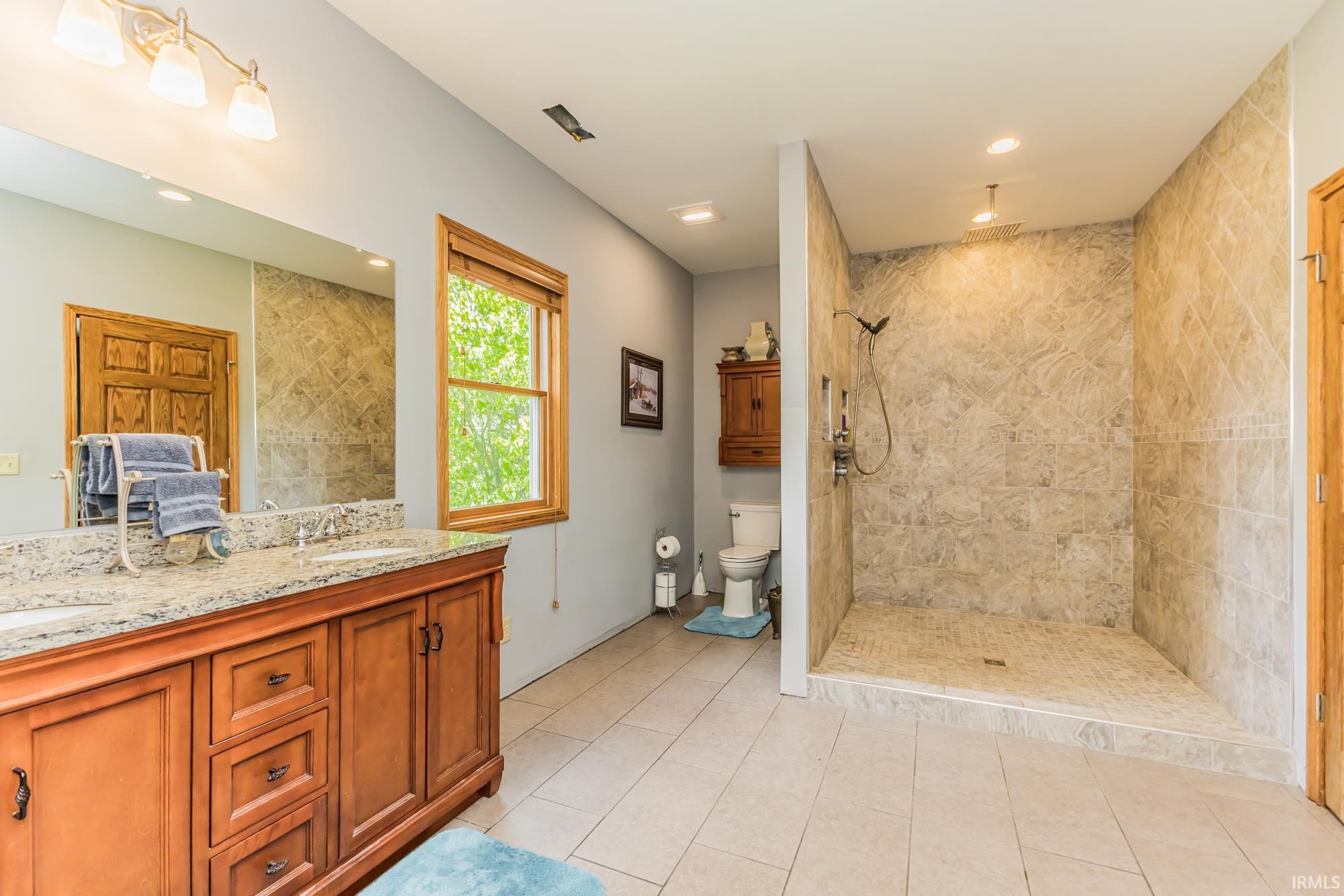 Angola, Indiana, 46730, United States, 6 Bedrooms Bedrooms, ,6 BathroomsBathrooms,Residential,For Sale,1973730