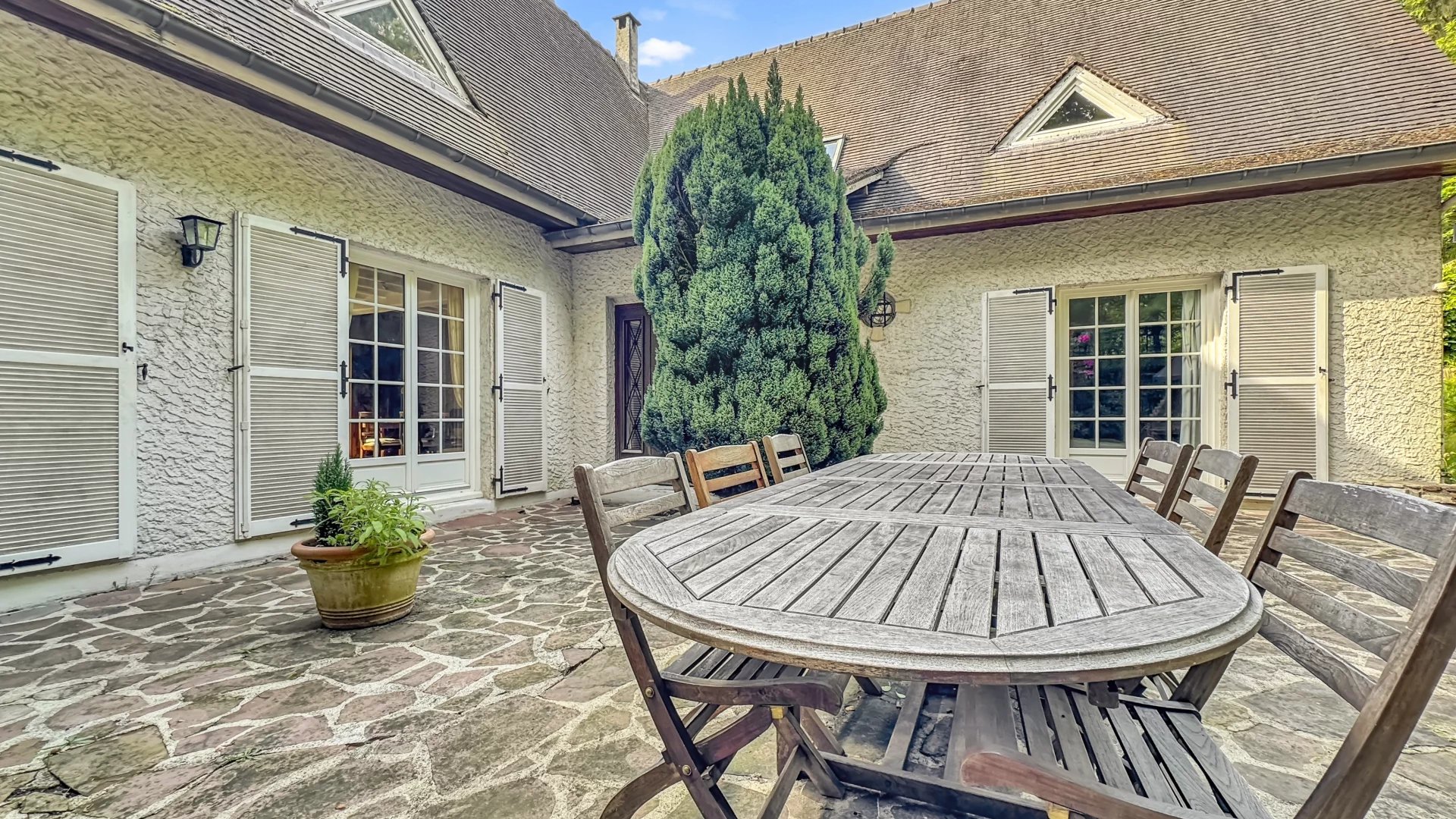 Jouy-en-Josas, Île-de-France, 78350, FR, 5 Bedrooms Bedrooms, ,4 BathroomsBathrooms,Residential,For Sale,1687138