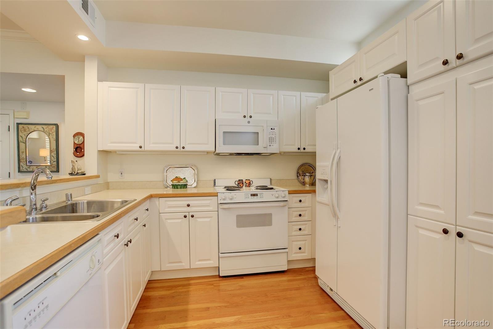 Denver, Colorado, 80220, United States, 2 Bedrooms Bedrooms, ,2 BathroomsBathrooms,Residential,For Sale,1819856