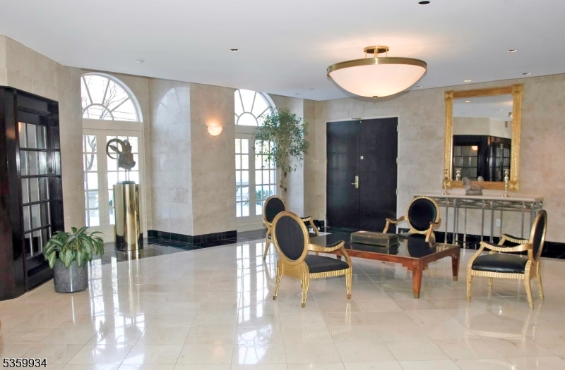 Maplewood Twp., New Jersey, 07040, United States, 2 Bedrooms Bedrooms, ,3 BathroomsBathrooms,Residential,For Sale,1913781