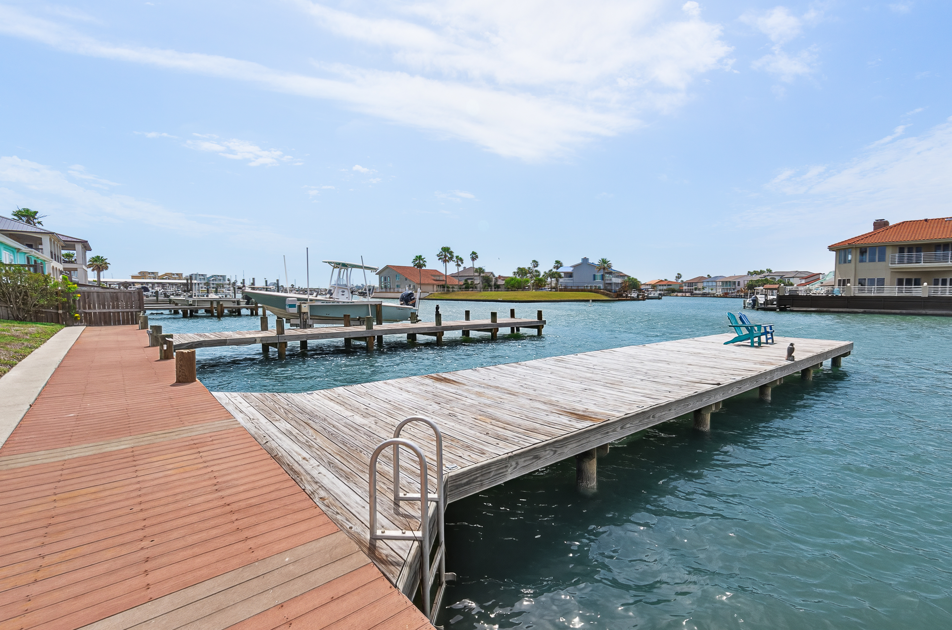  Canal-Front Estate in Island Moorings - 物件實景