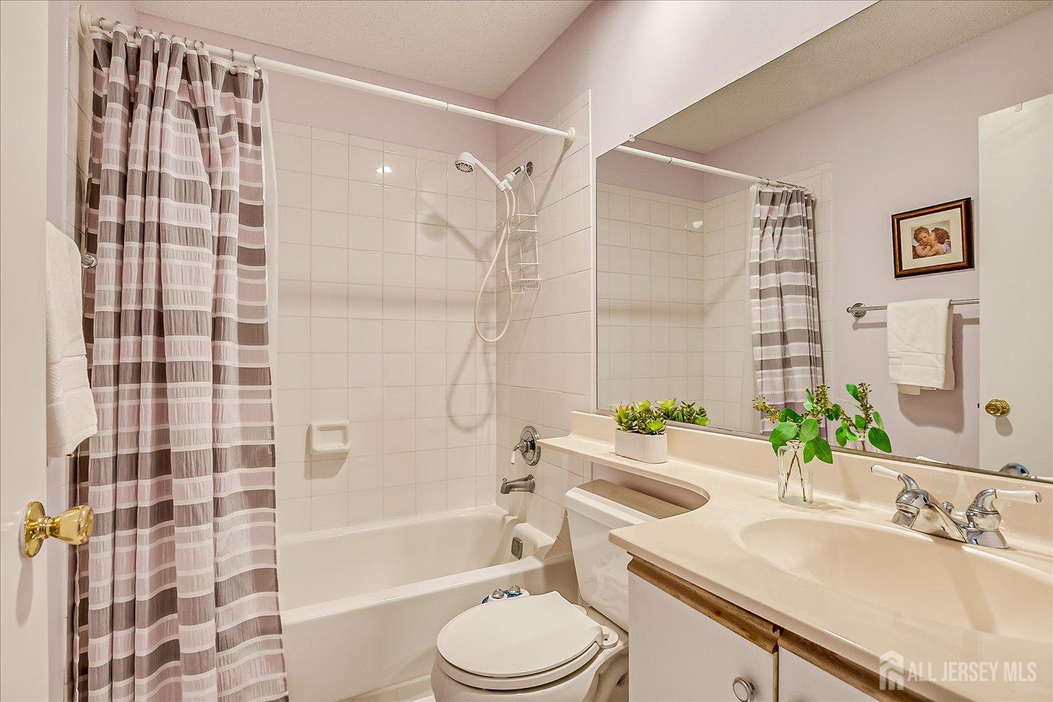 Edison, New Jersey, 08820, United States, 2 Bedrooms Bedrooms, ,3 BathroomsBathrooms,Residential,For Sale,1991890