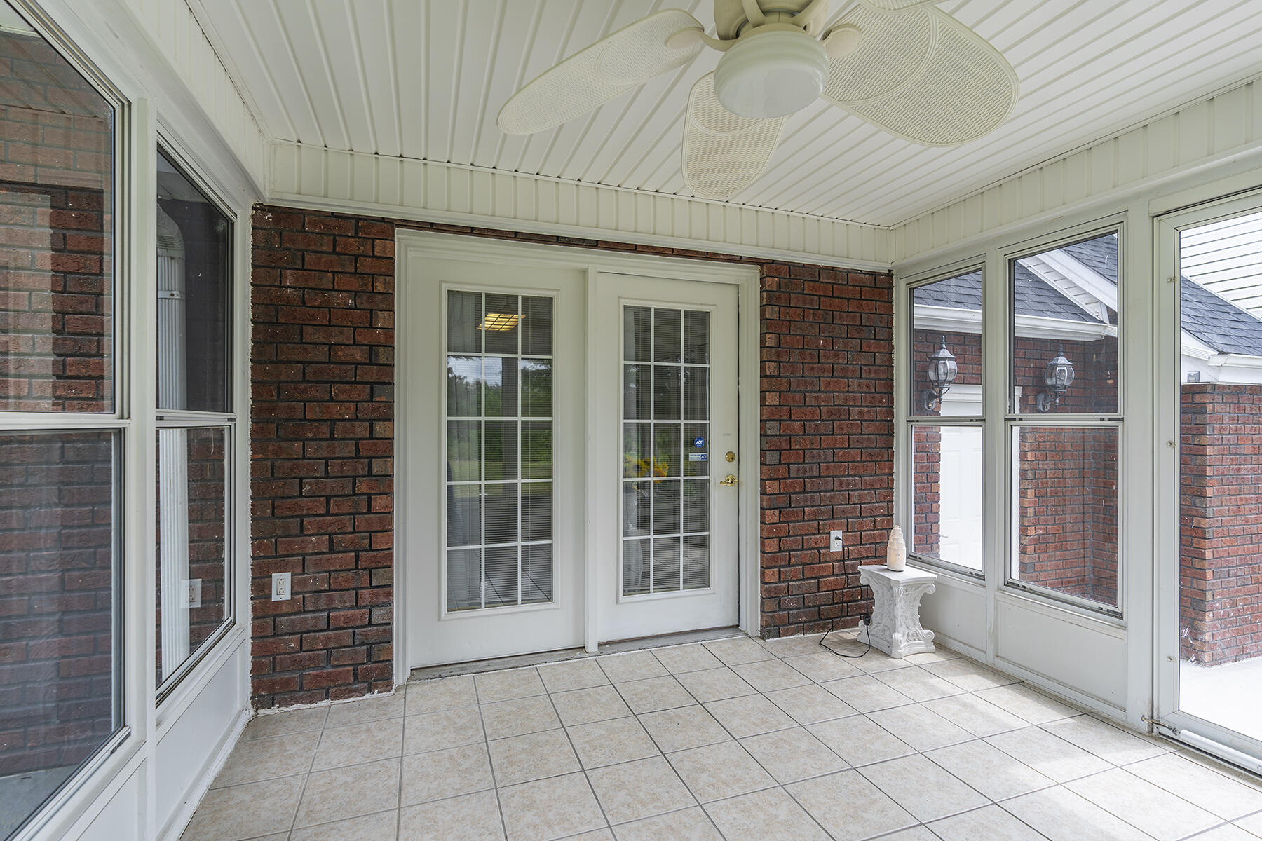 Jeffersonville, Kentucky, 40337, United States, 5 Bedrooms Bedrooms, ,4 BathroomsBathrooms,Residential,For Sale,1989610