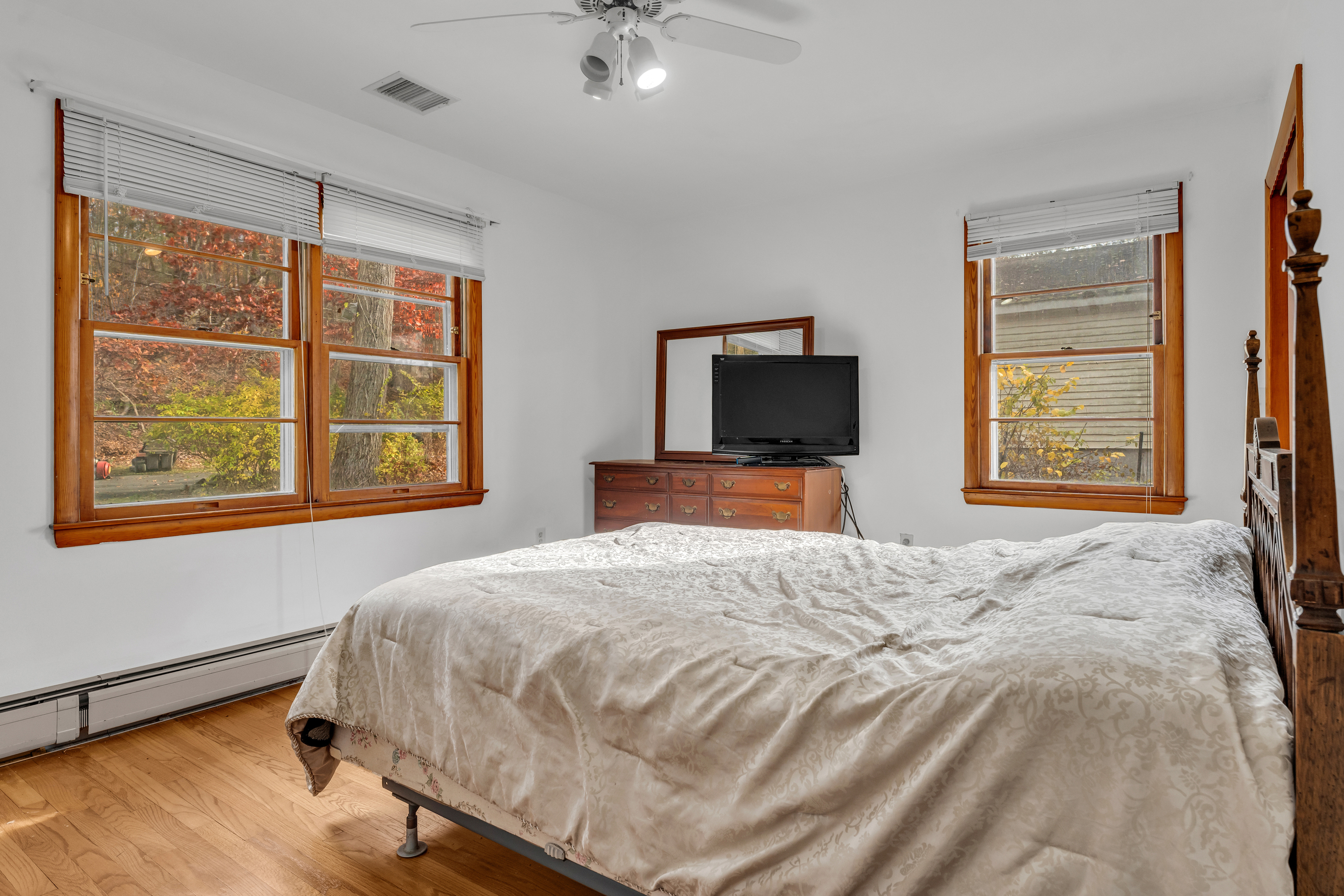 Guilford, Connecticut, 06437, United States, 3 Bedrooms Bedrooms, ,2 BathroomsBathrooms,Residential,For Sale,1994597