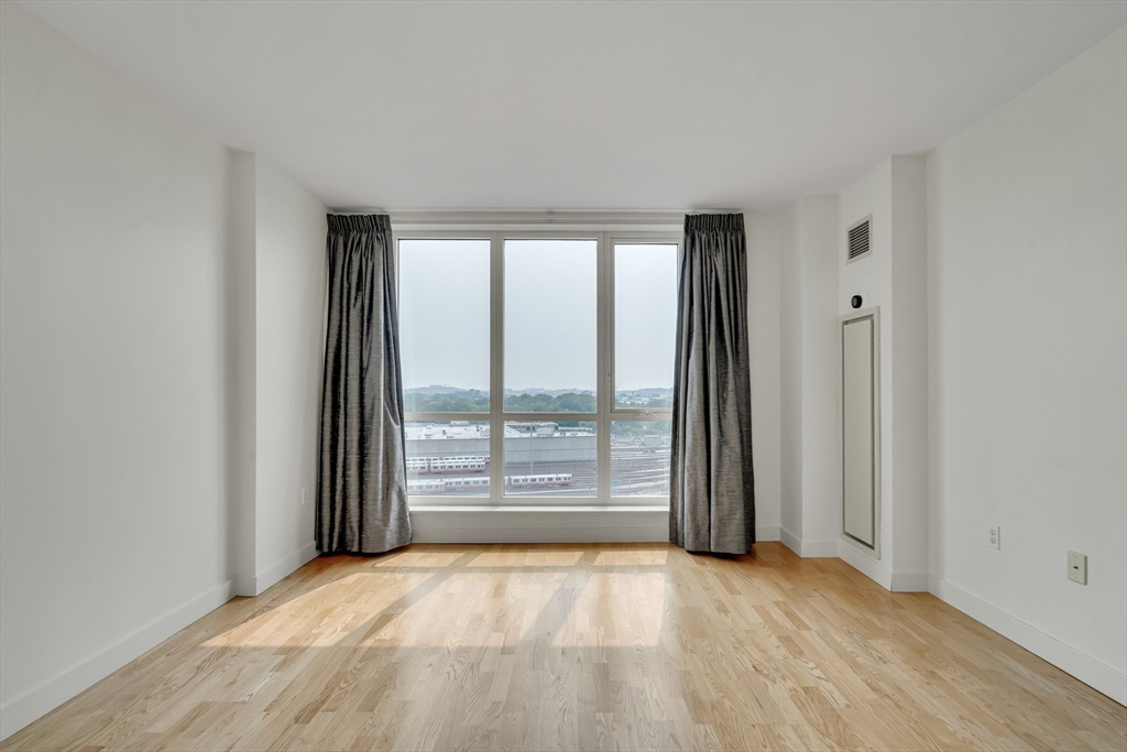 Medford, Massachusetts, 02155, United States, 2 Bedrooms Bedrooms, ,2 BathroomsBathrooms,Residential,For Sale,1940051