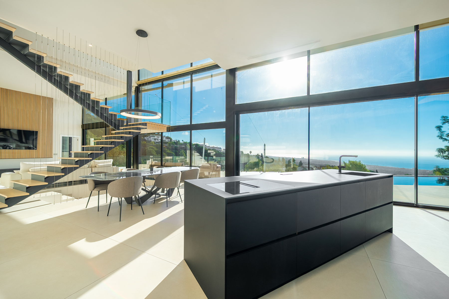  Contemporary Villa with Panoramic Sea Views in Altos de los Monteros - 物件實景