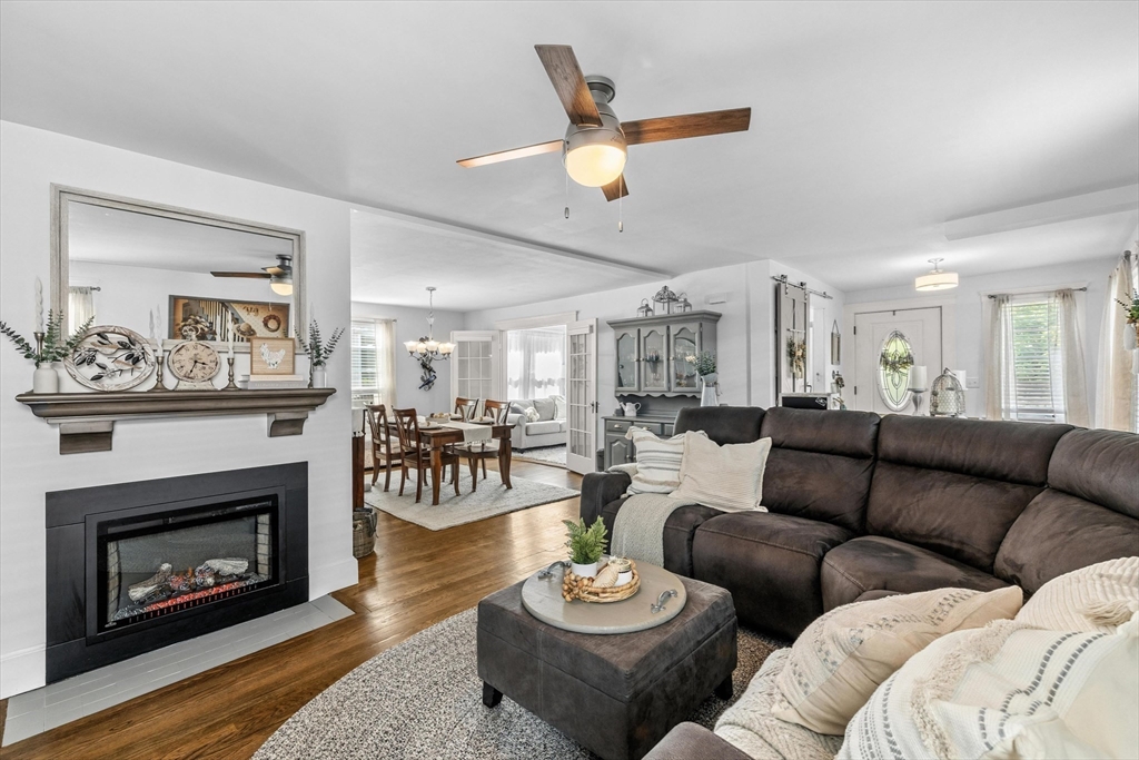 Swampscott, Massachusetts, 01907, United States, 3 Bedrooms Bedrooms, ,2 BathroomsBathrooms,Residential,For Sale,1979300