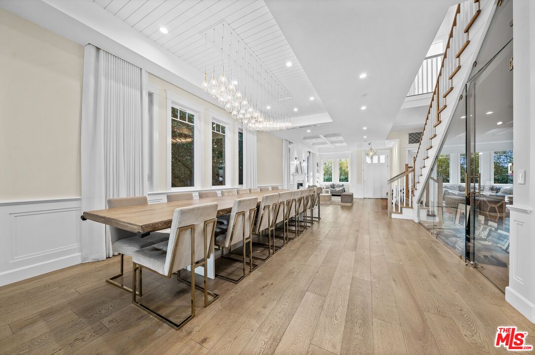 Valley Village, California, 91607, United States, 7 Bedrooms Bedrooms, ,8 BathroomsBathrooms,Residential,For Sale,1997303