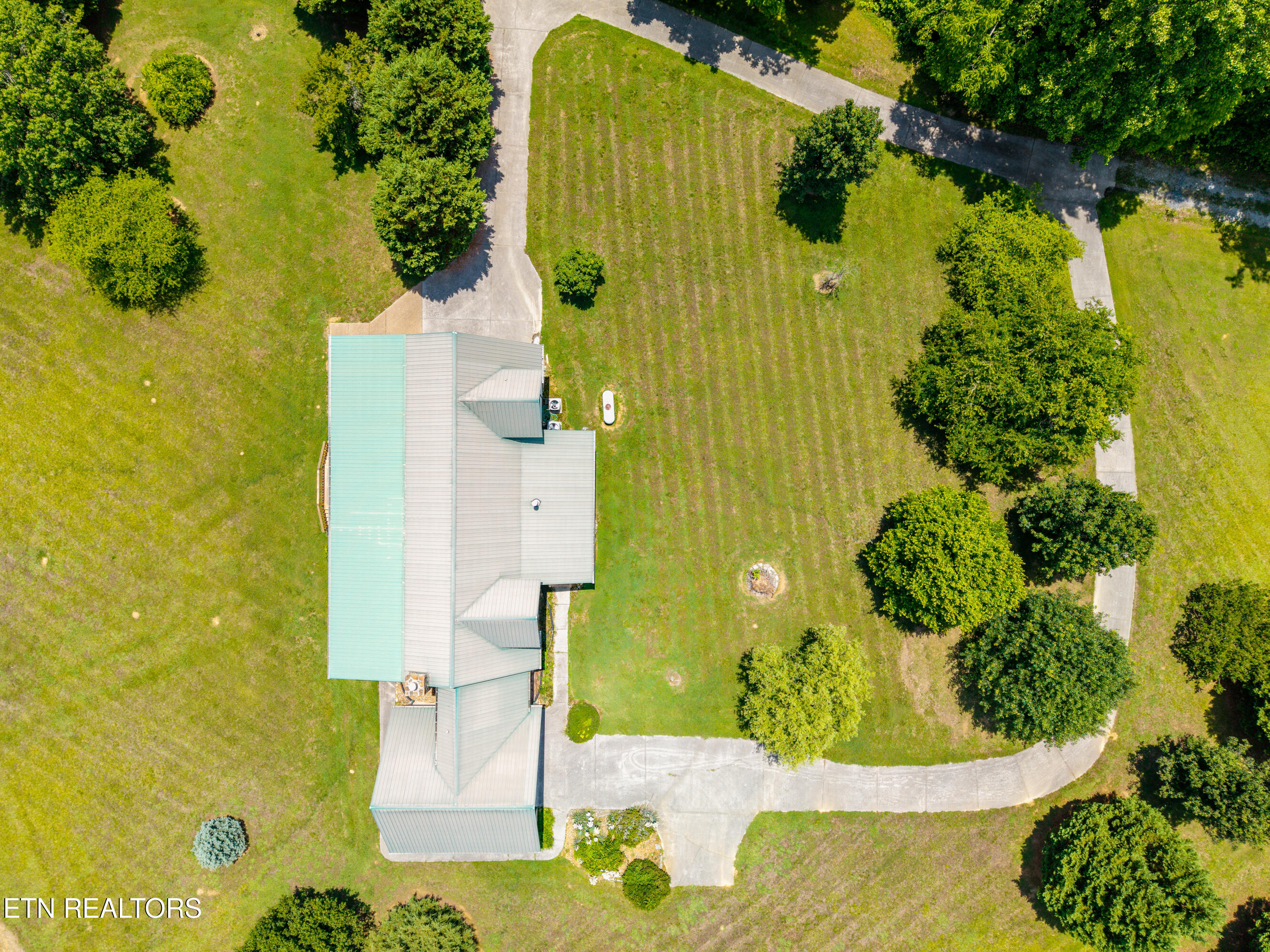 Vonore, Tennessee, 37885, United States, 3 Bedrooms Bedrooms, ,4 BathroomsBathrooms,Residential,For Sale,2048933