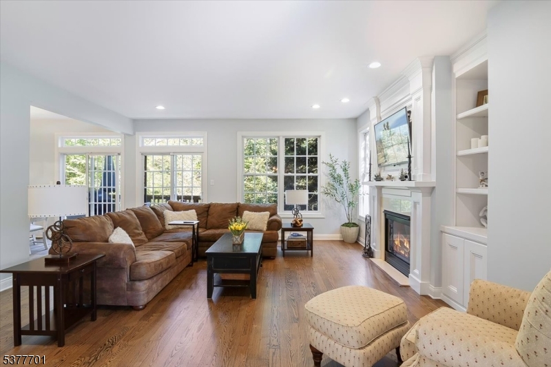 Denville Twp., New Jersey, 07834-3836, United States, 3 Bedrooms Bedrooms, ,4 BathroomsBathrooms,Residential,For Sale,1914239