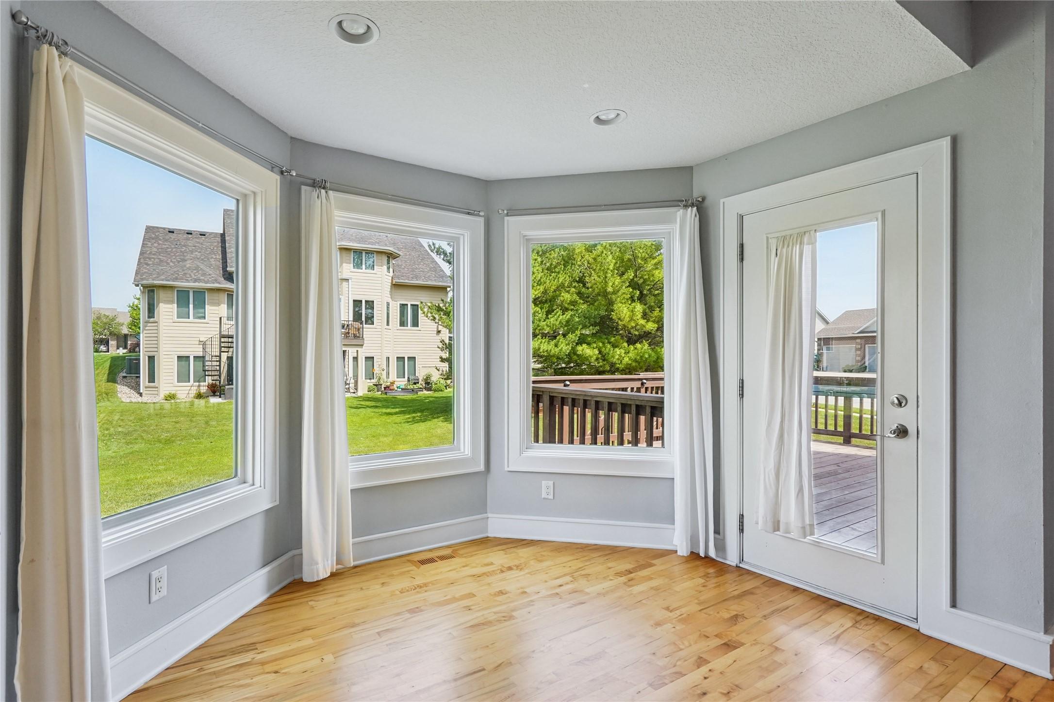 Urbandale, Iowa, 50323, United States, 5 Bedrooms Bedrooms, ,5 BathroomsBathrooms,Residential,For Sale,1978206