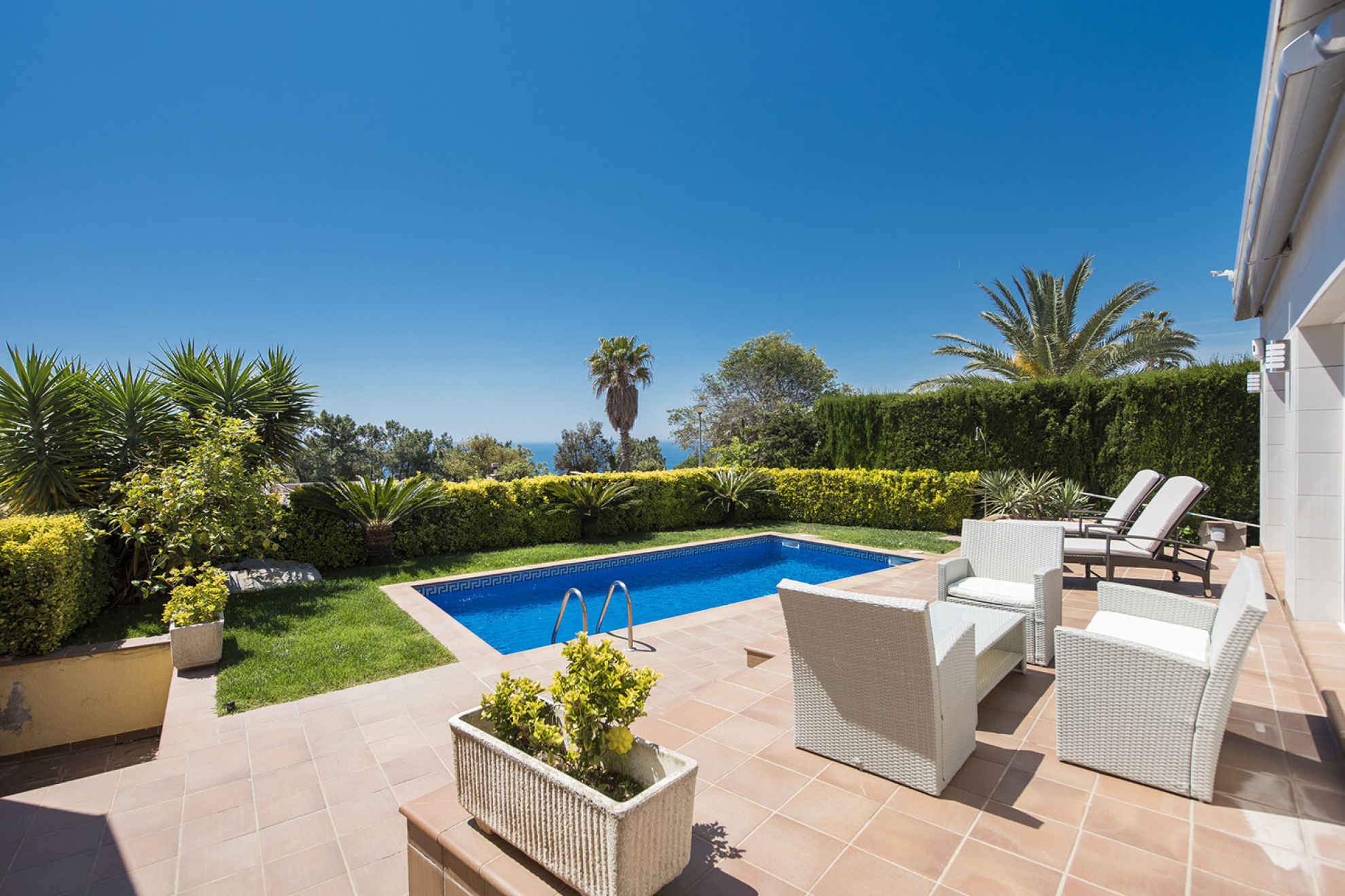 Cozy and practical house with sea views in Cala Canyelles 
