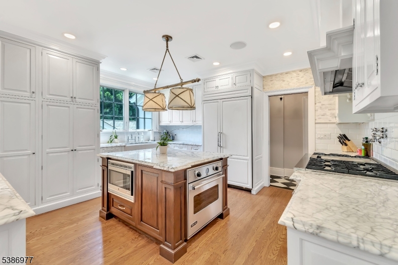 Montclair Twp., New Jersey, 07042, United States, 6 Bedrooms Bedrooms, ,6 BathroomsBathrooms,Residential,For Sale,1993497