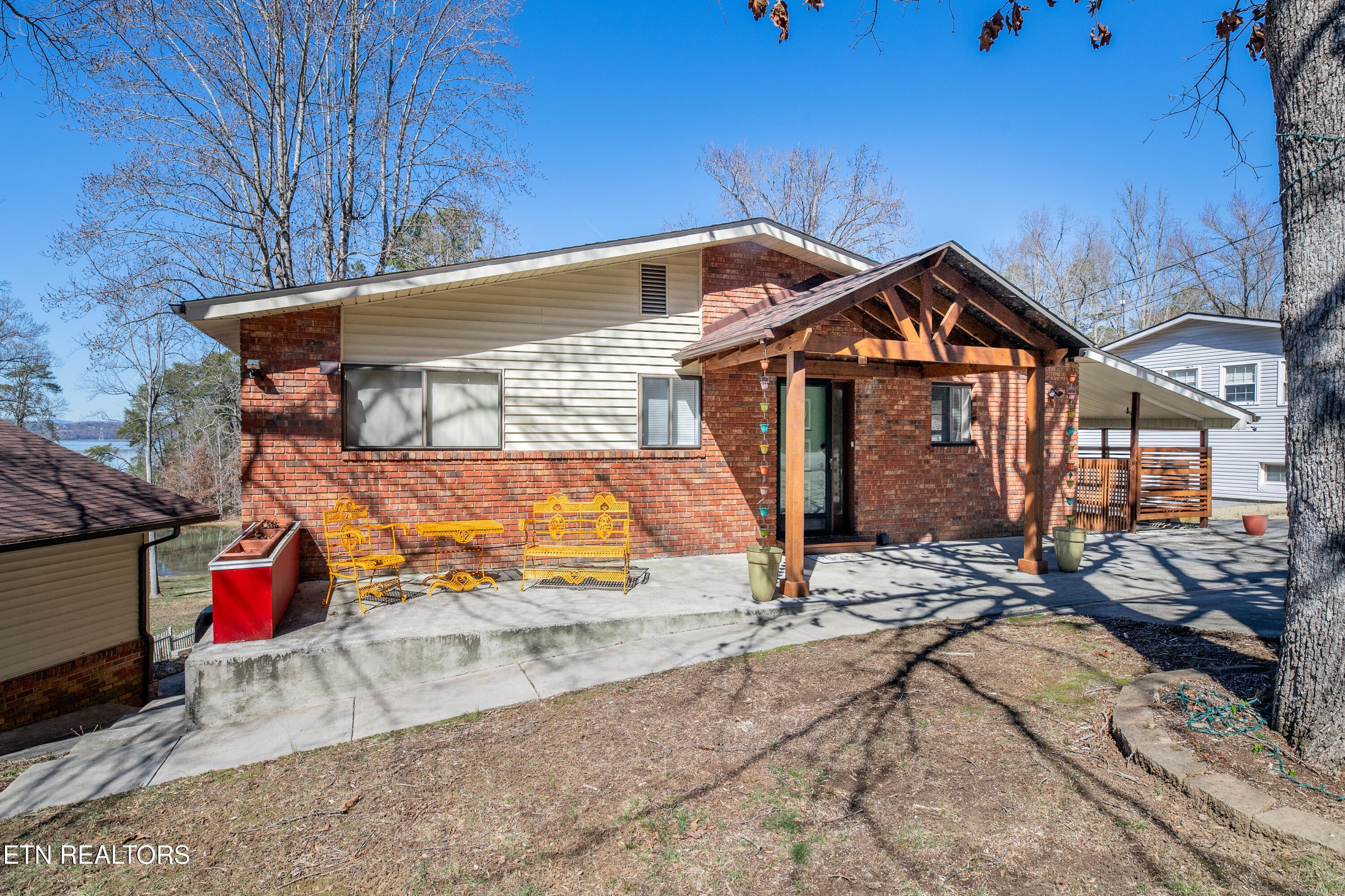 Kingston, Tennessee, 37763, United States, 4 Bedrooms Bedrooms, ,2 BathroomsBathrooms,Residential,For Sale,1850239