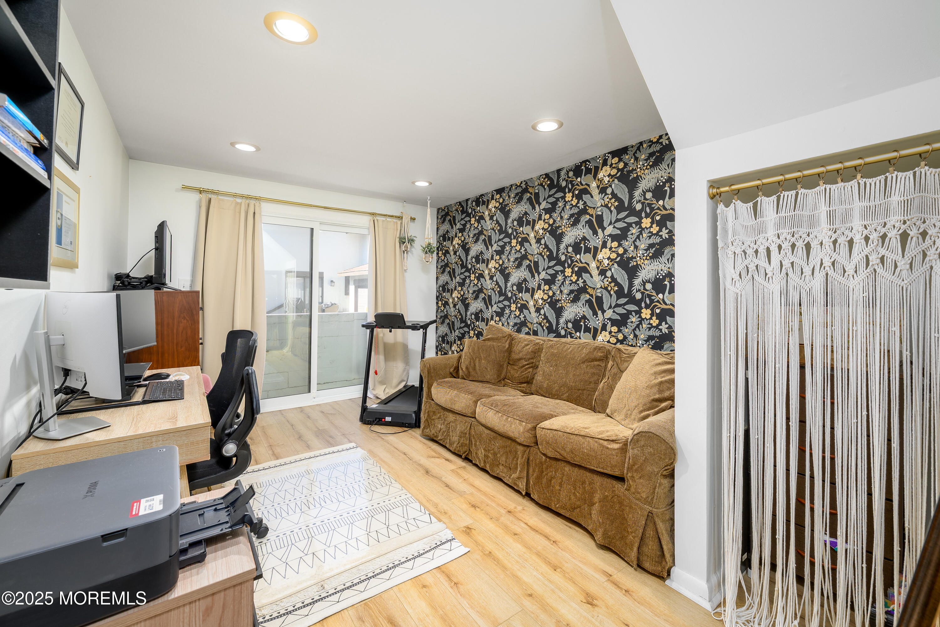 Red Bank, New Jersey, 07701, United States, 2 Bedrooms Bedrooms, ,3 BathroomsBathrooms,Residential,For Sale,1970602