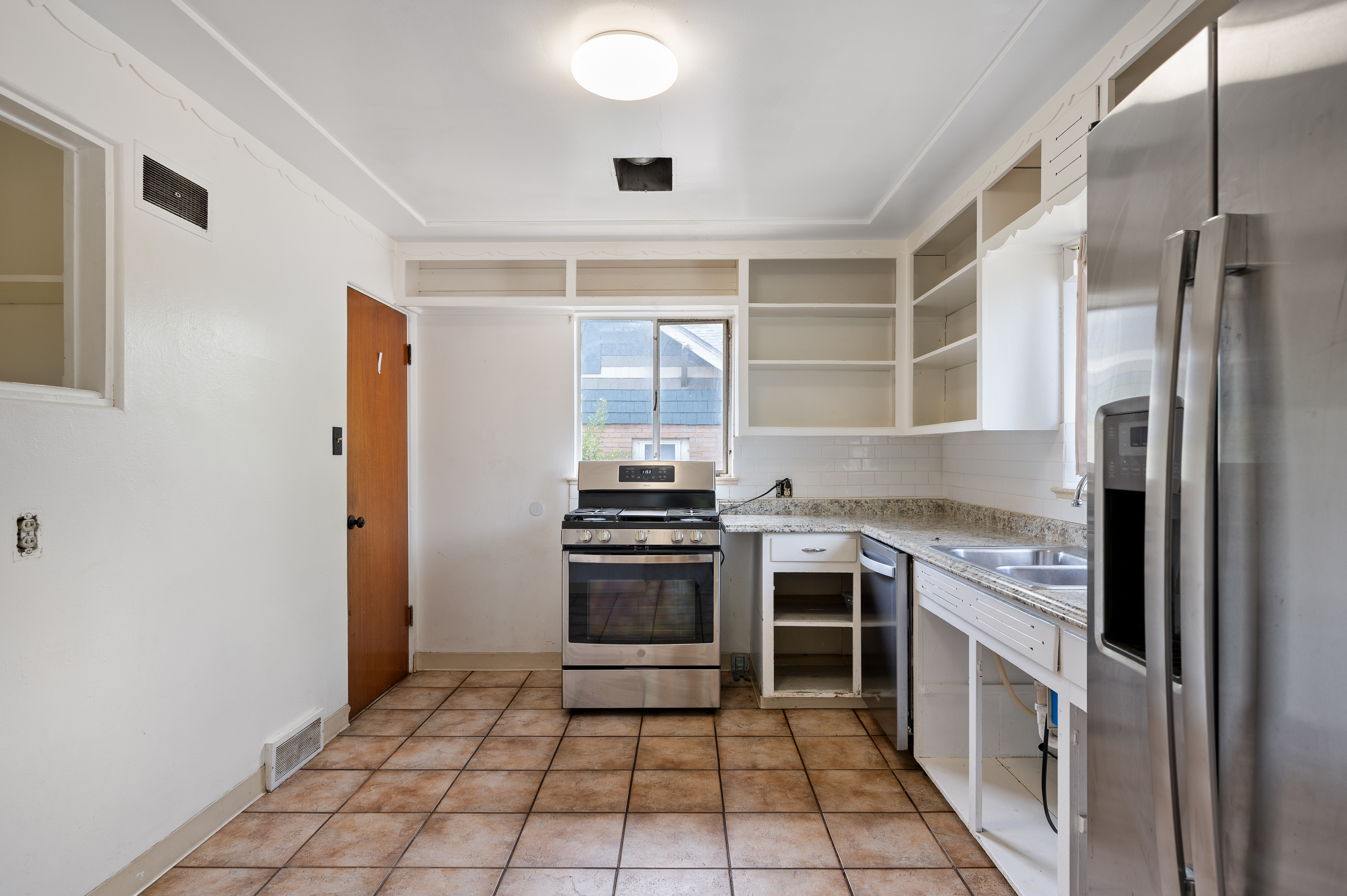  Charming Up/Down Duplex In Beloved Sunnyside - 物件實景