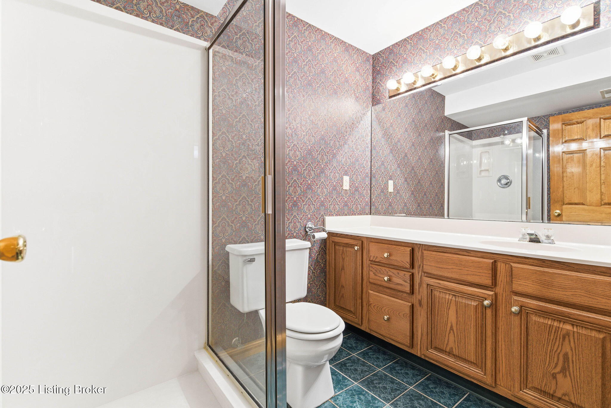 Prospect, Kentucky, 40059, United States, 3 Bedrooms Bedrooms, ,3 BathroomsBathrooms,Residential,For Sale,1996132